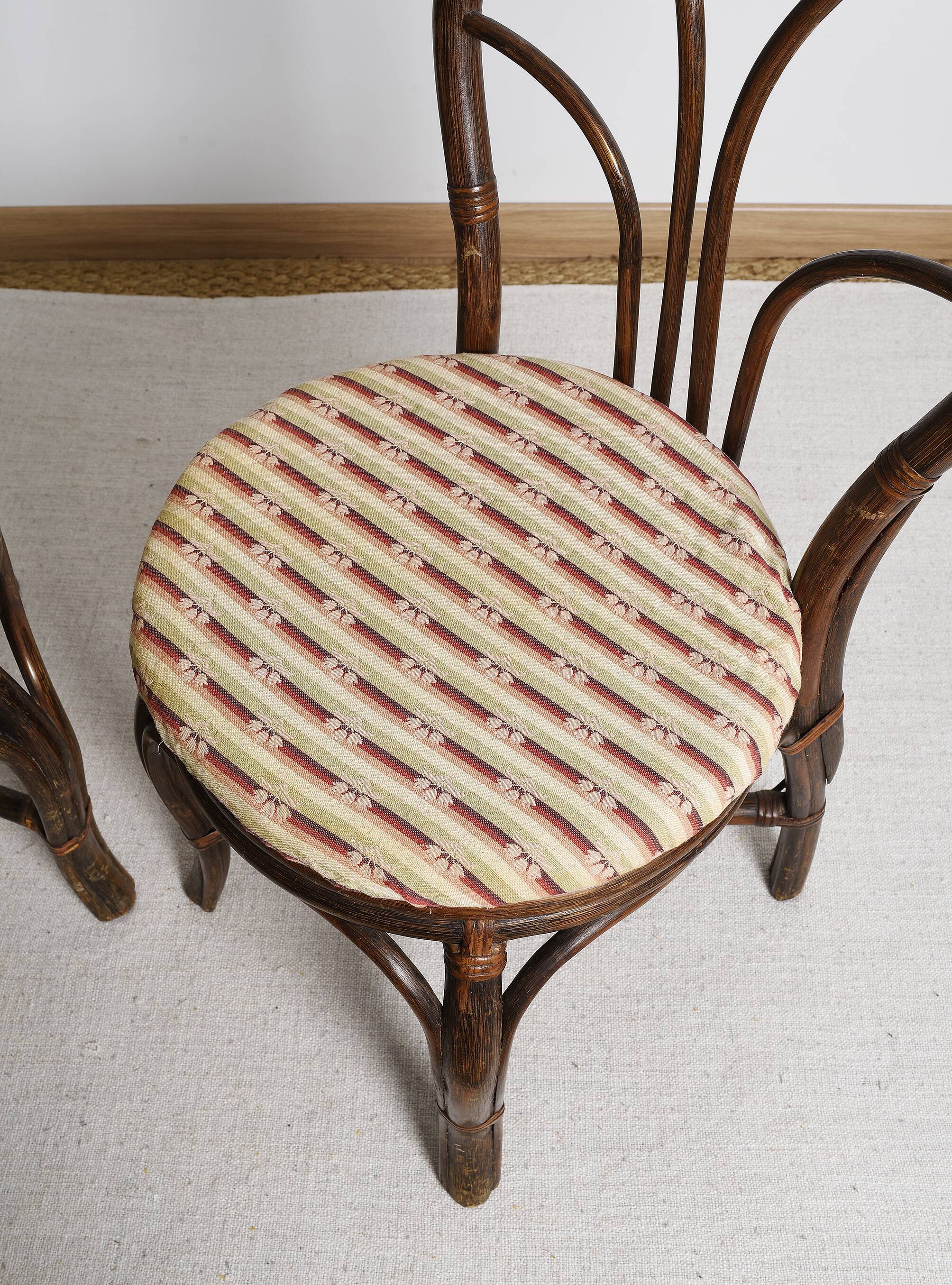 Set of 4 turned wicker chairs, vintage.