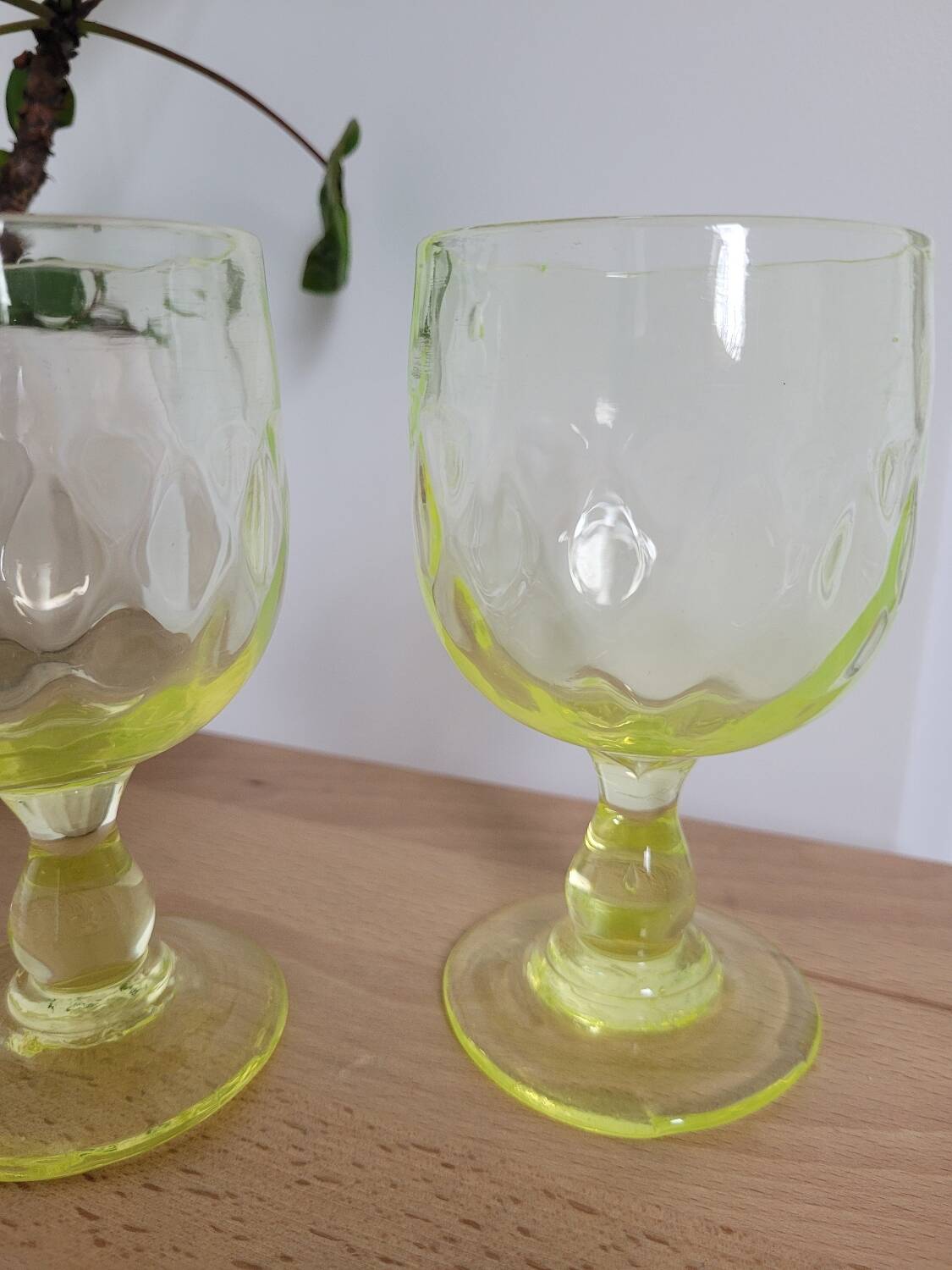 Uraline stemware