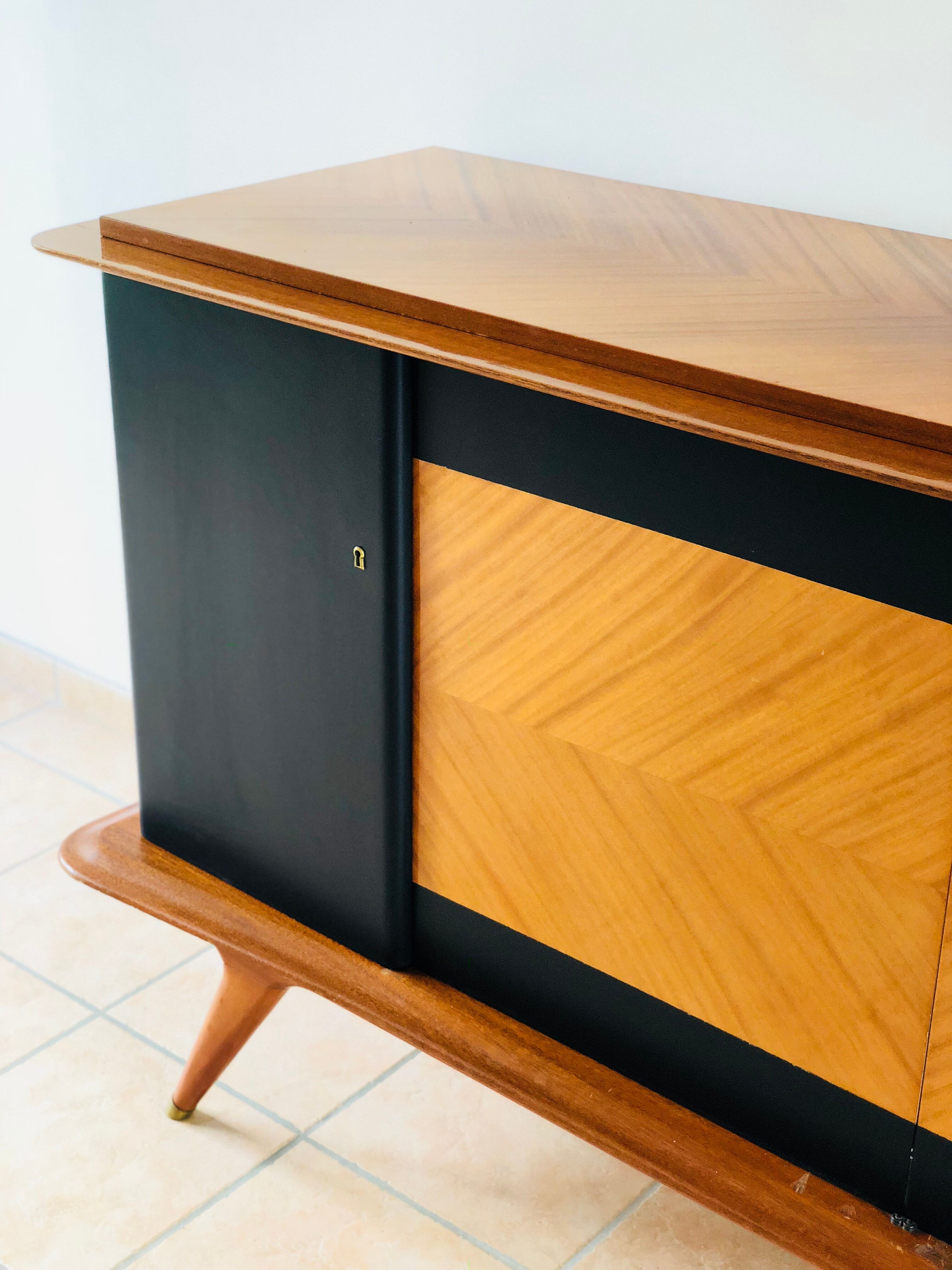 Slip-on feet compass 1960