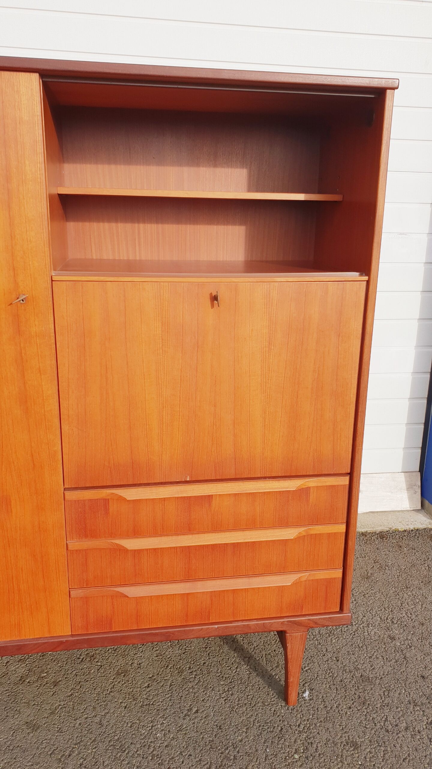 Scandinavian secretary cabinet
