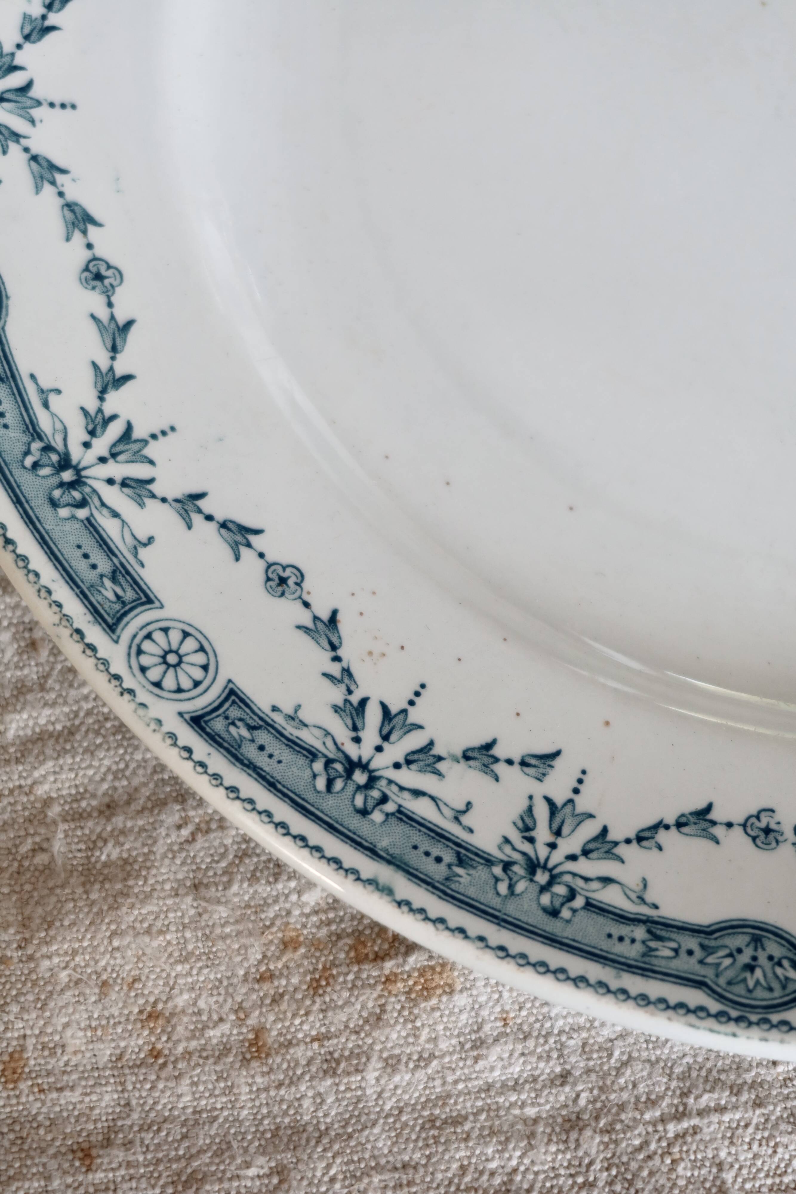 Round serving dish Terre de Fer - Provence model - Saint Amand et Hamage