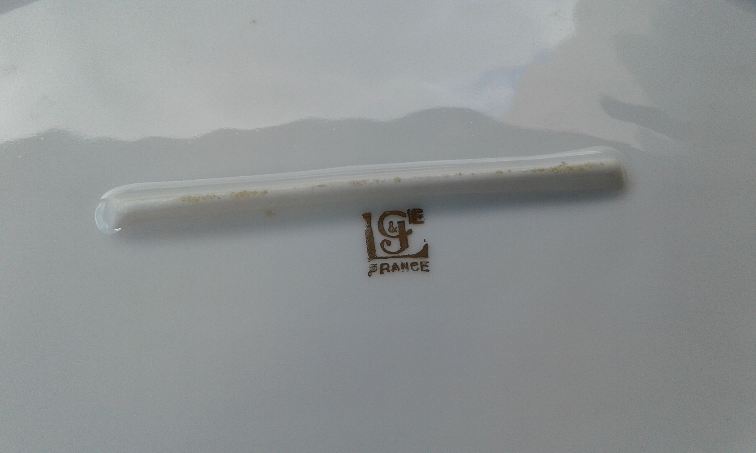 Oval dish in porcelain signed LJ & cie