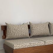 Banquette murale brutaliste