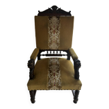 Grand fauteuil / trône ancien en noyer sculpté à têtes de lions.