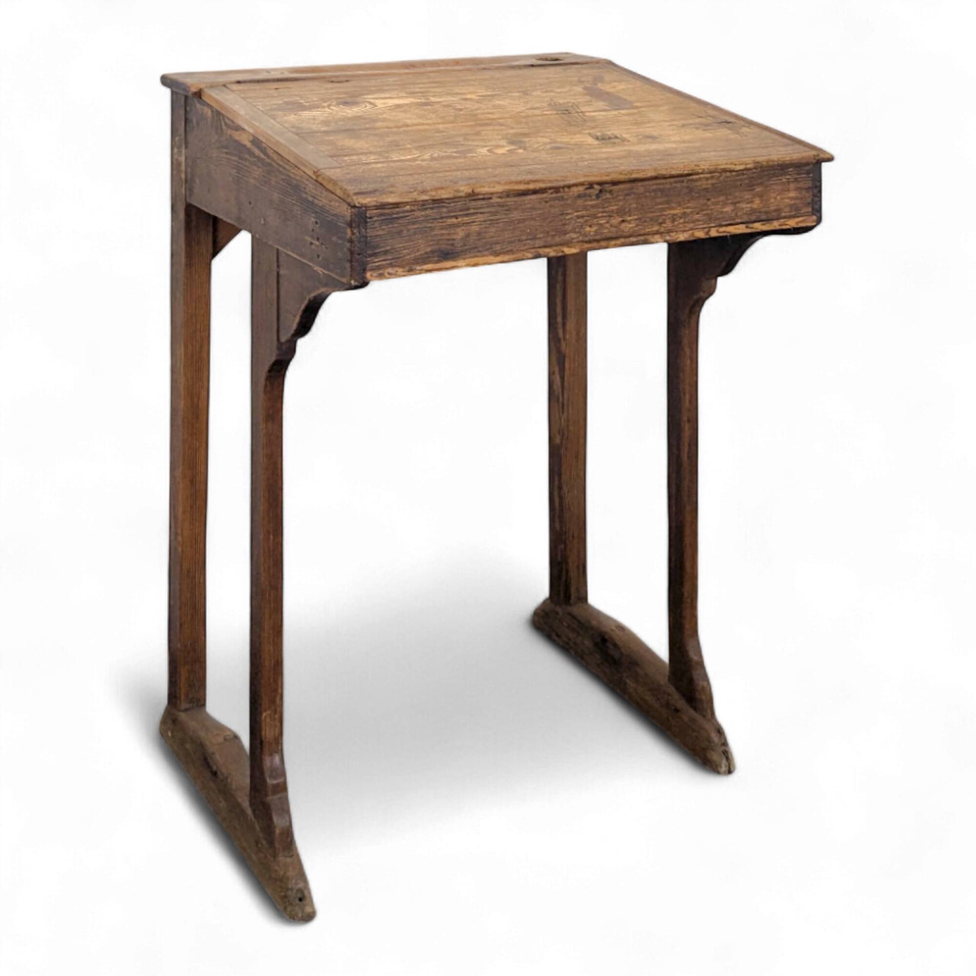Bureau d'écolier en sapin