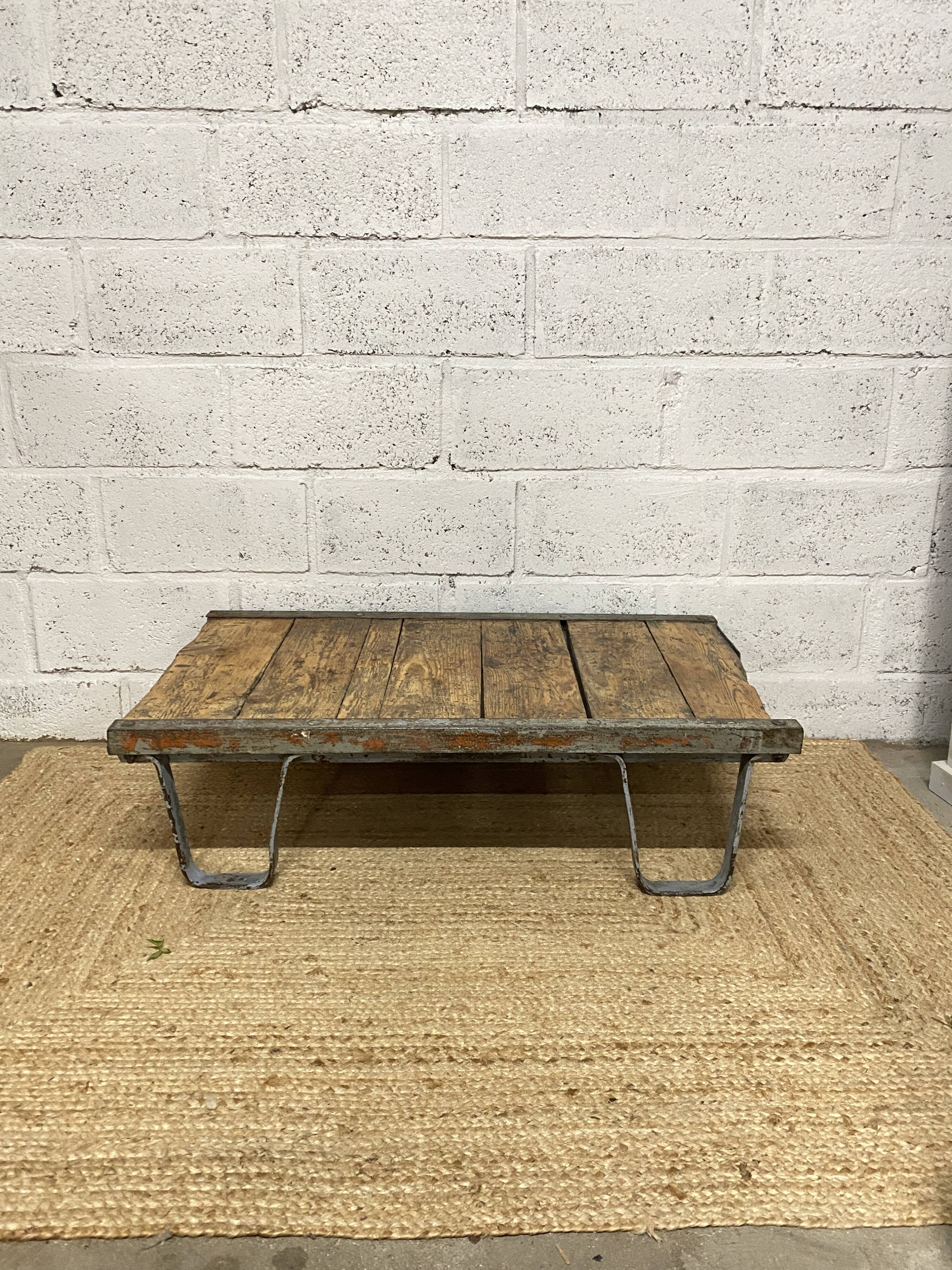 Coffee table - old SNCF pallet