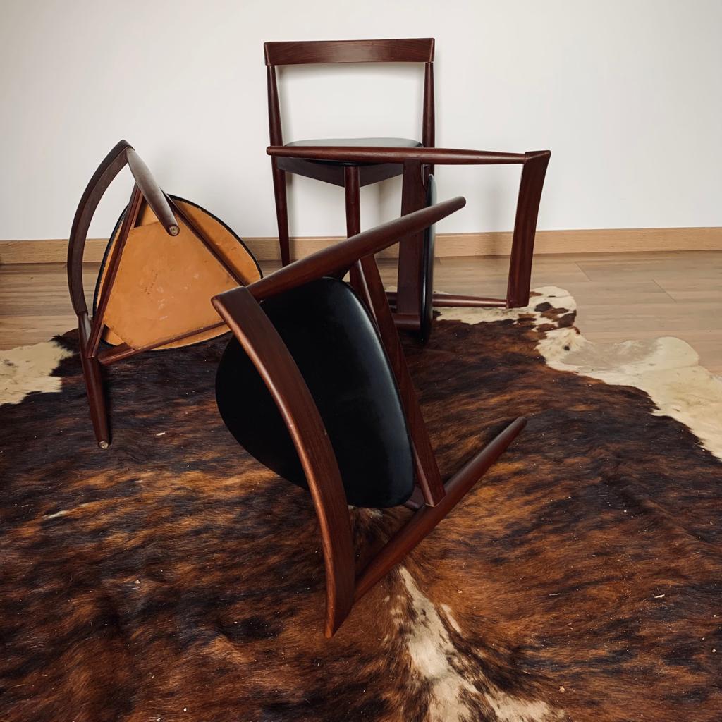 Ensemble de quatre chaises tripodes par Hans Olsen pour Frem Rojle