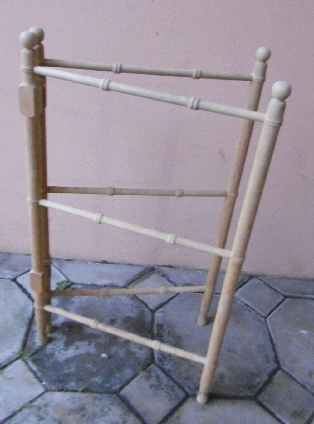 Old towel rack in natural wood XXeme