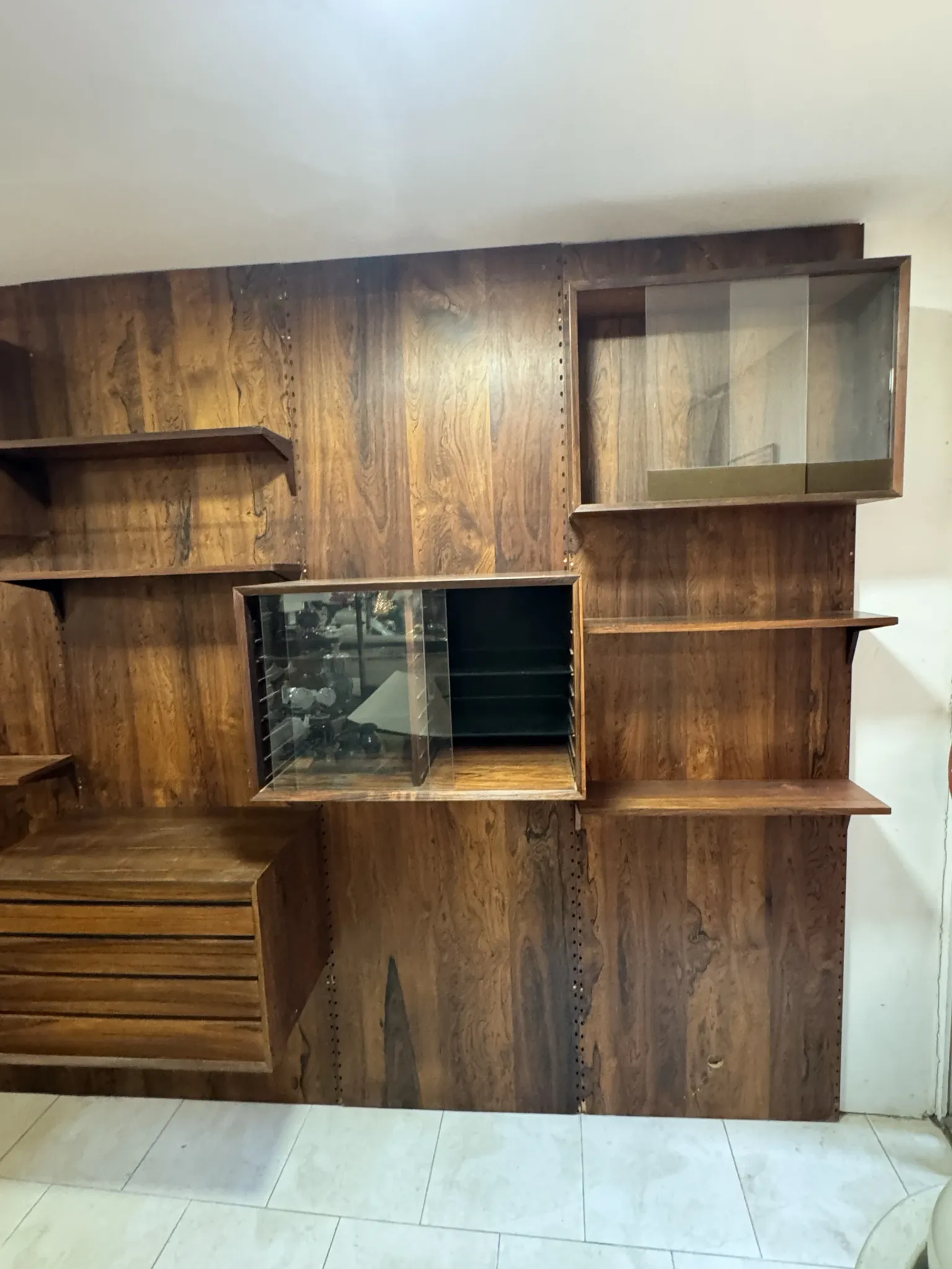 Bibliothèque murale Poul Cadovius