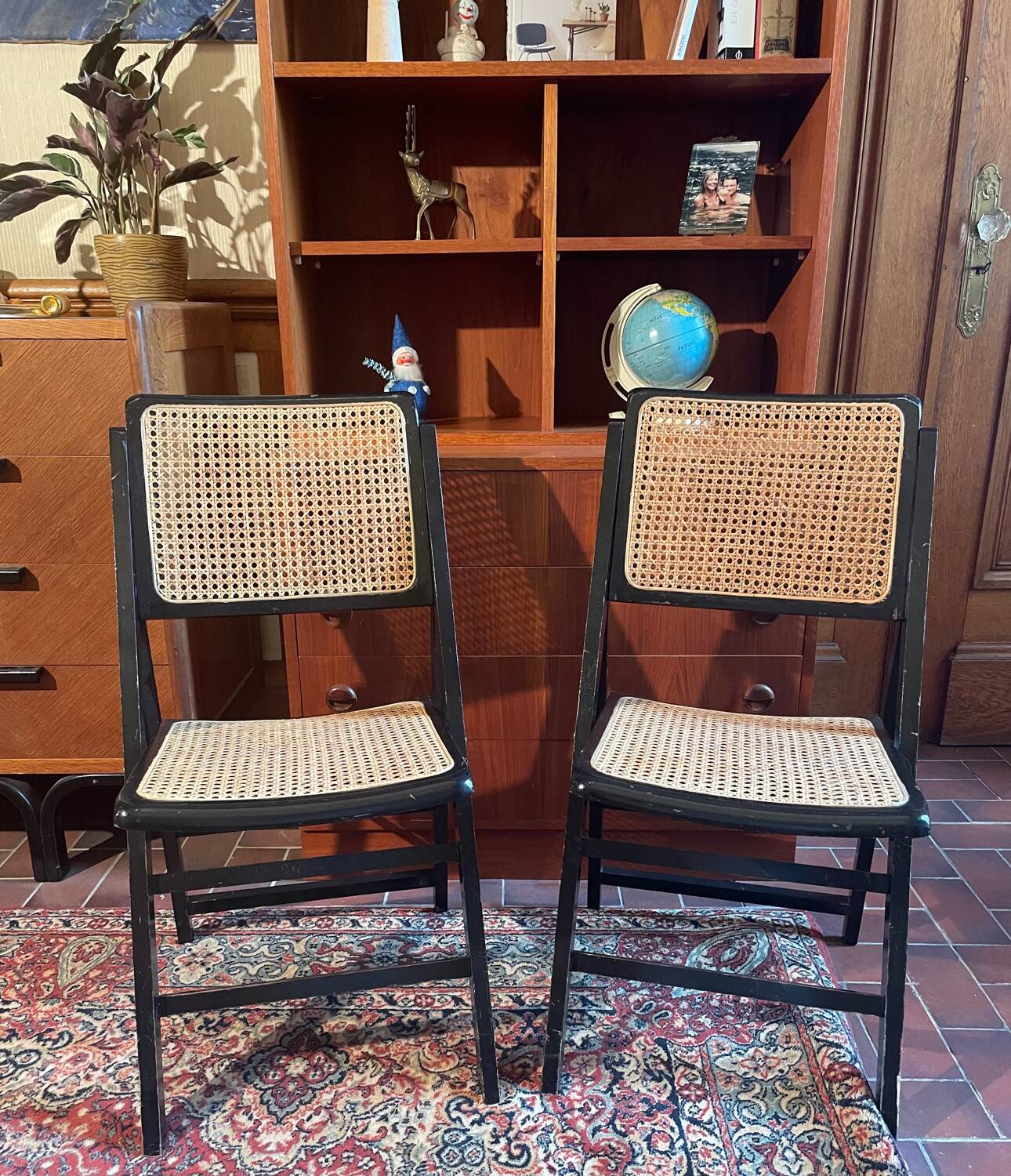 Folding cane chairs
