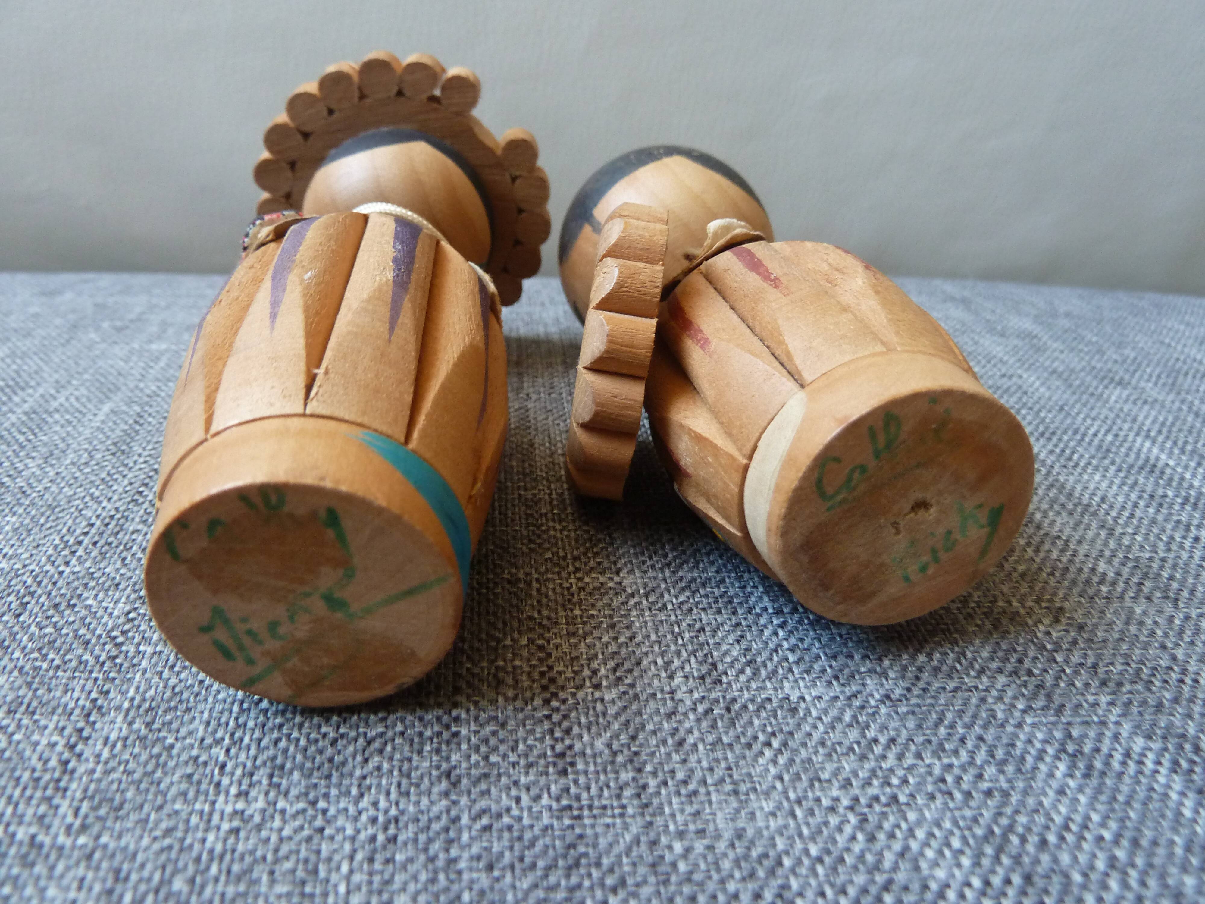 Pair of Japanese dolls kokeshi 70s