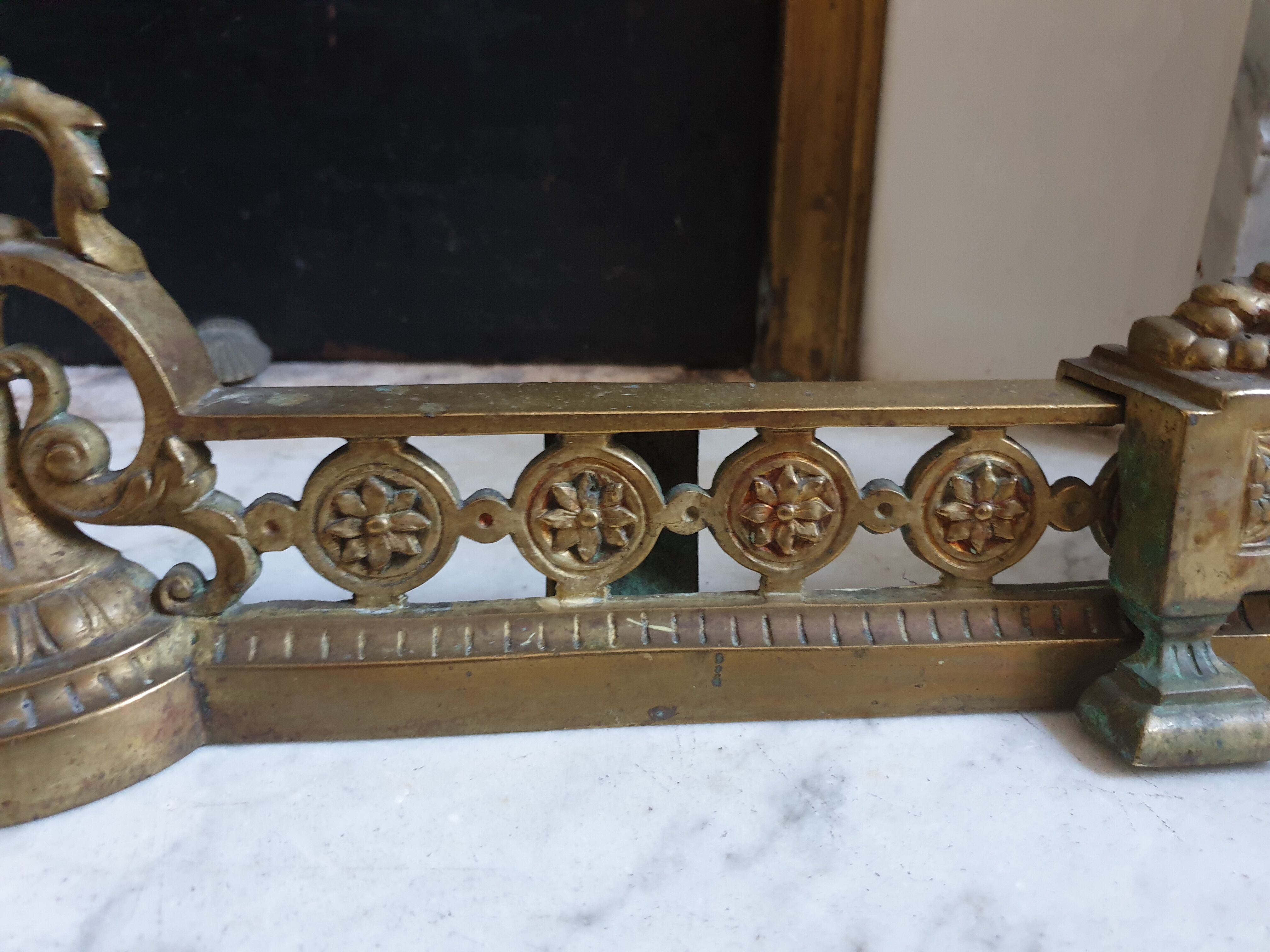 Chenêts and chimney bar in bronze nineteenth century.