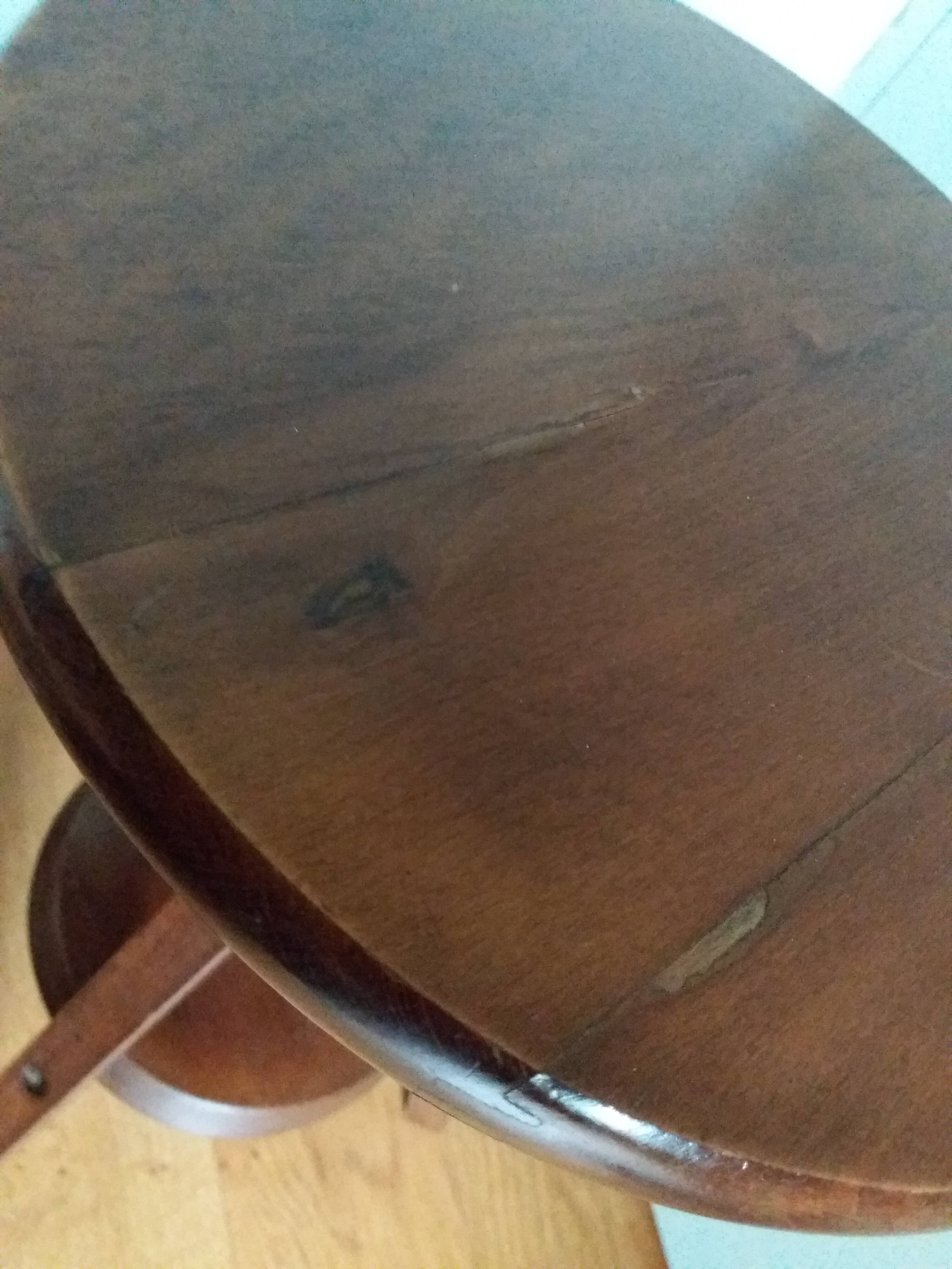 Adjustable screw tripod stool