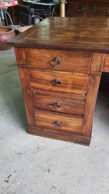BUREAU A 9 TIROIRS EN NOYER 1900