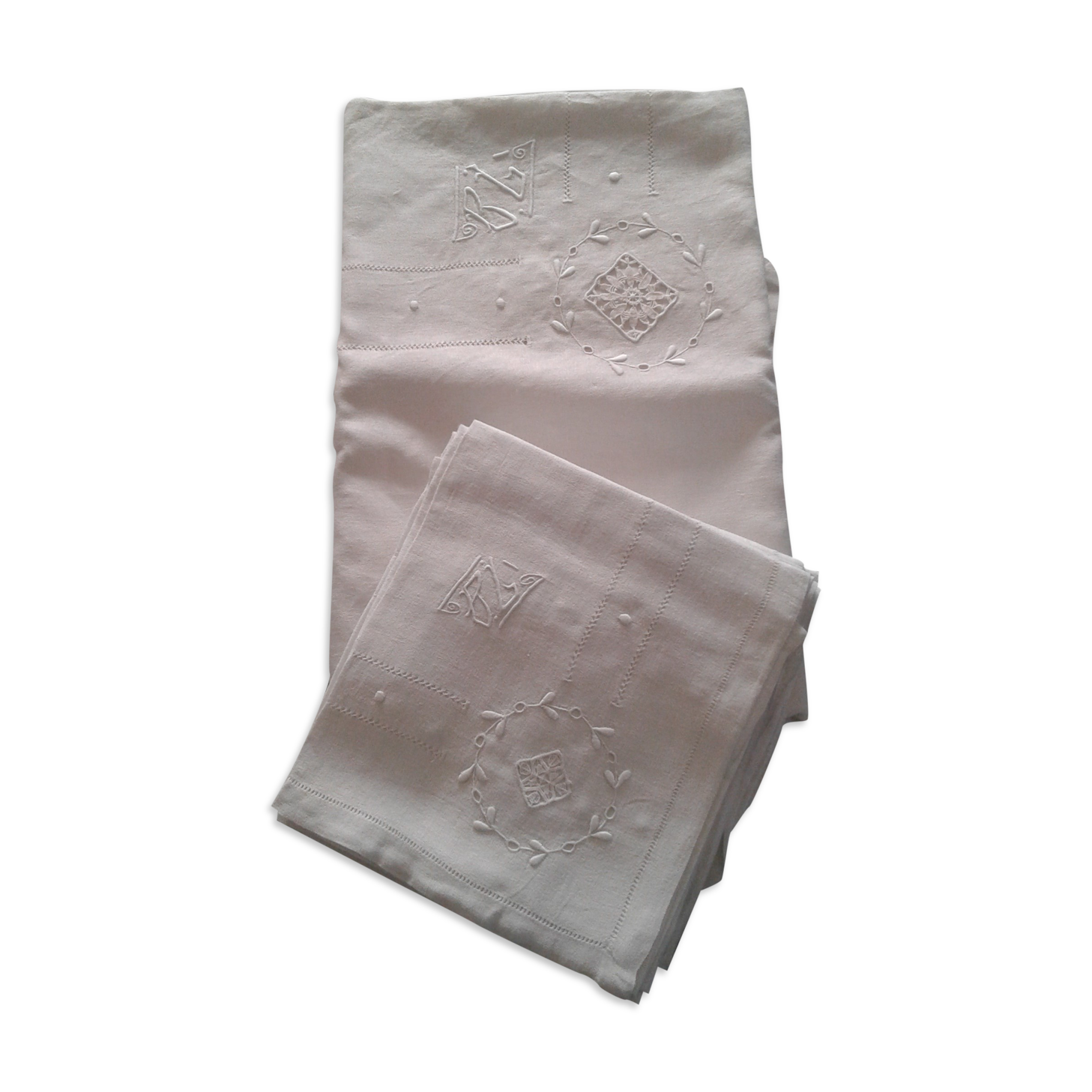 Tablecloth and 12 lined towels