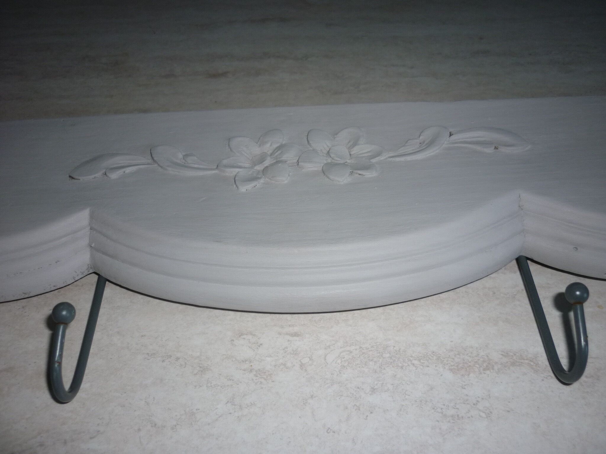 Wooden coat rack 4 hooks gray flowers