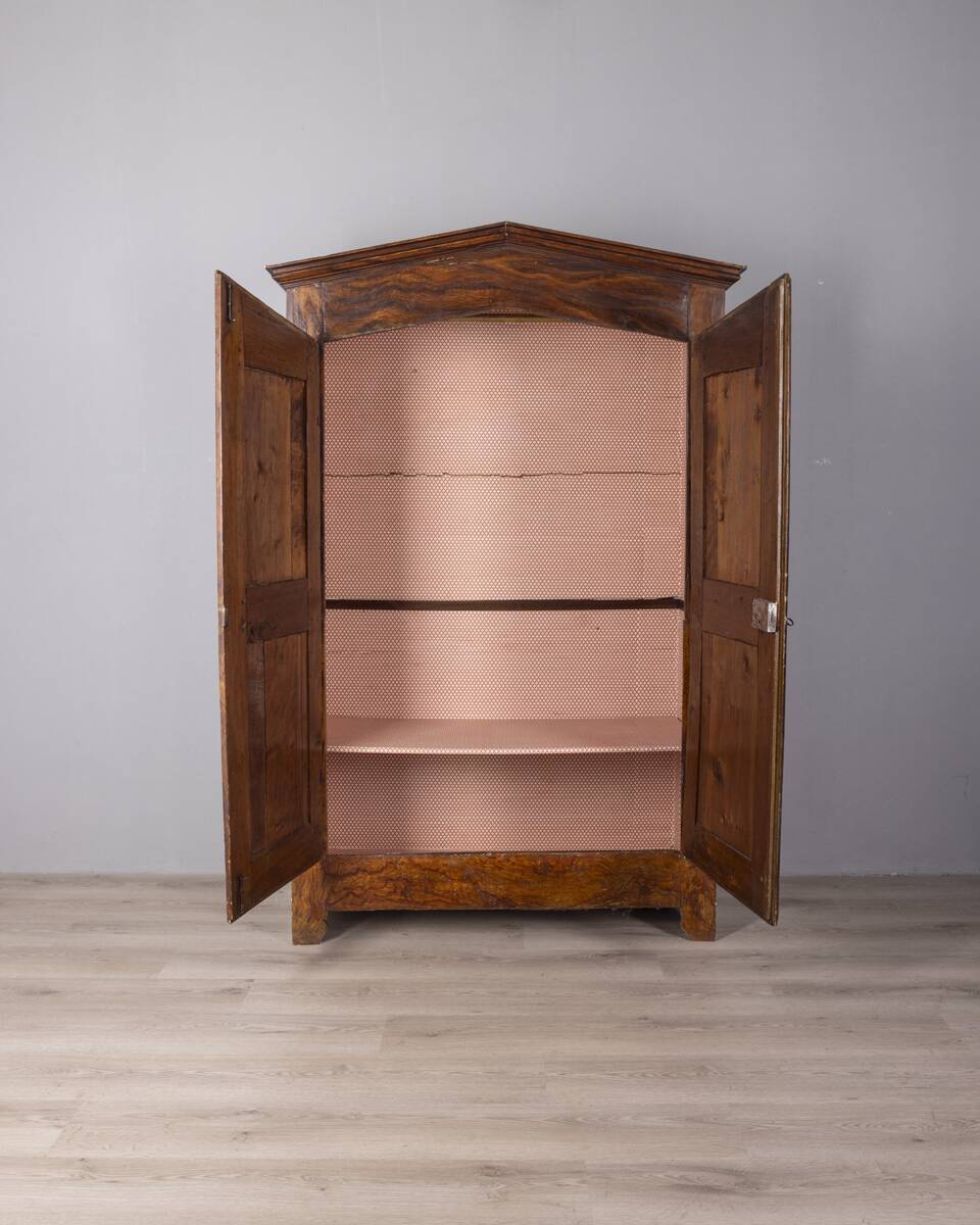 Classic Piedmontese walnut wardrobe from the early 18th century