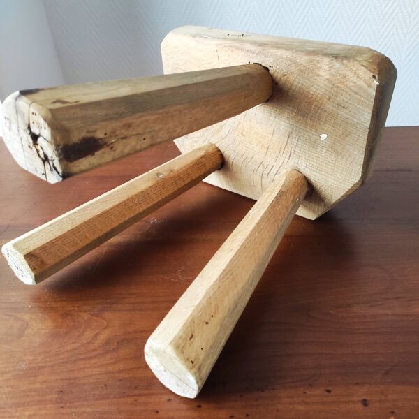 Ancien tabouret tripode brutaliste Danois bois de chêne massif