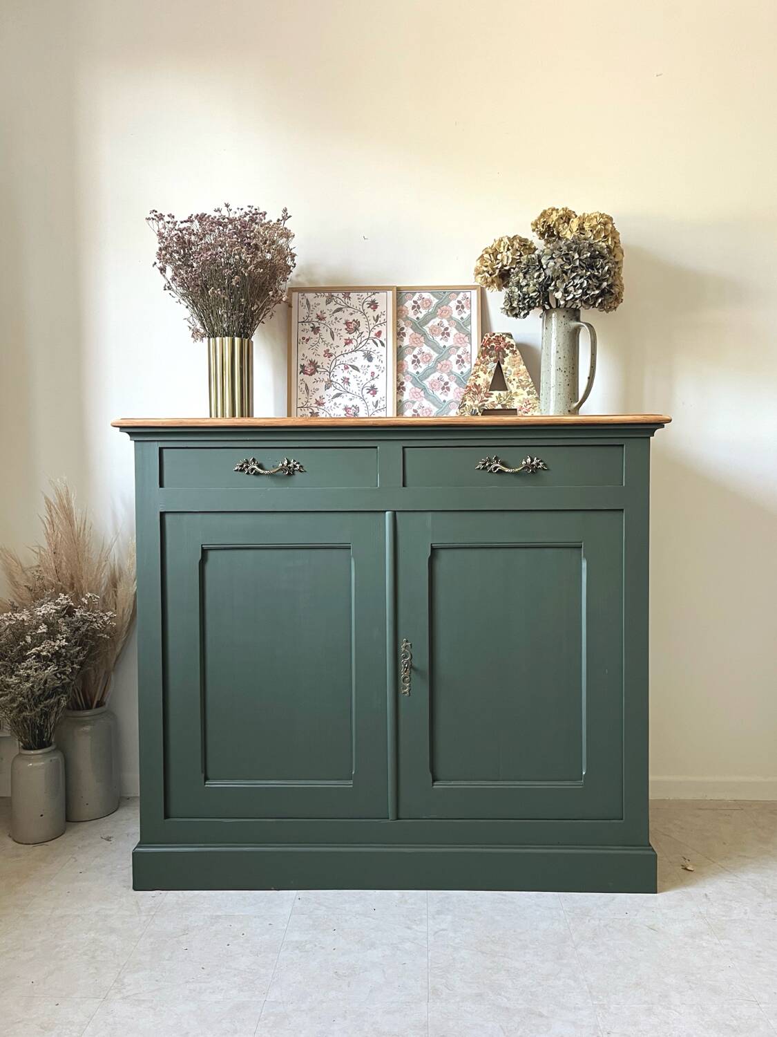 Green Parisian buffet