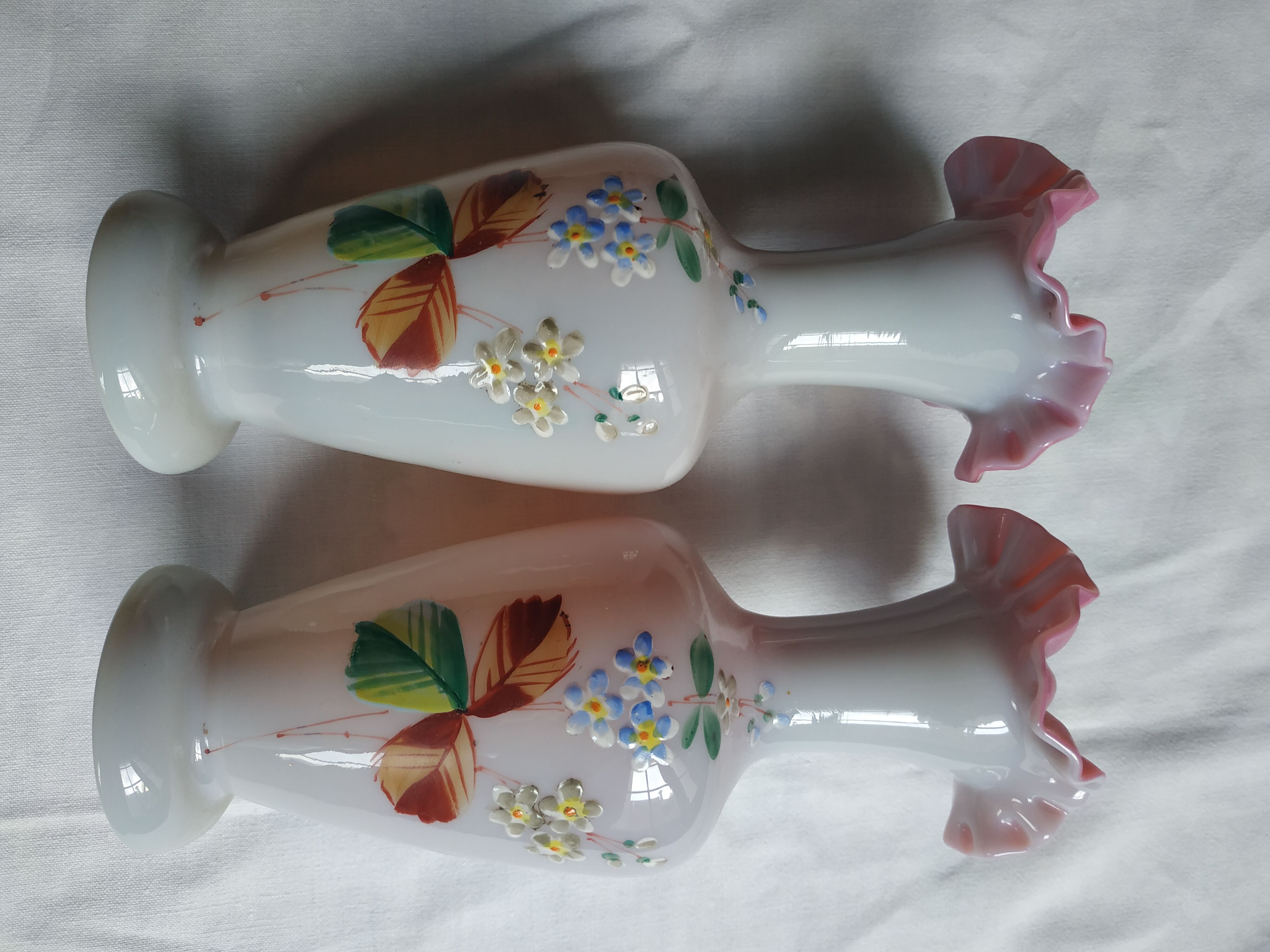 2 vases in pink opaline