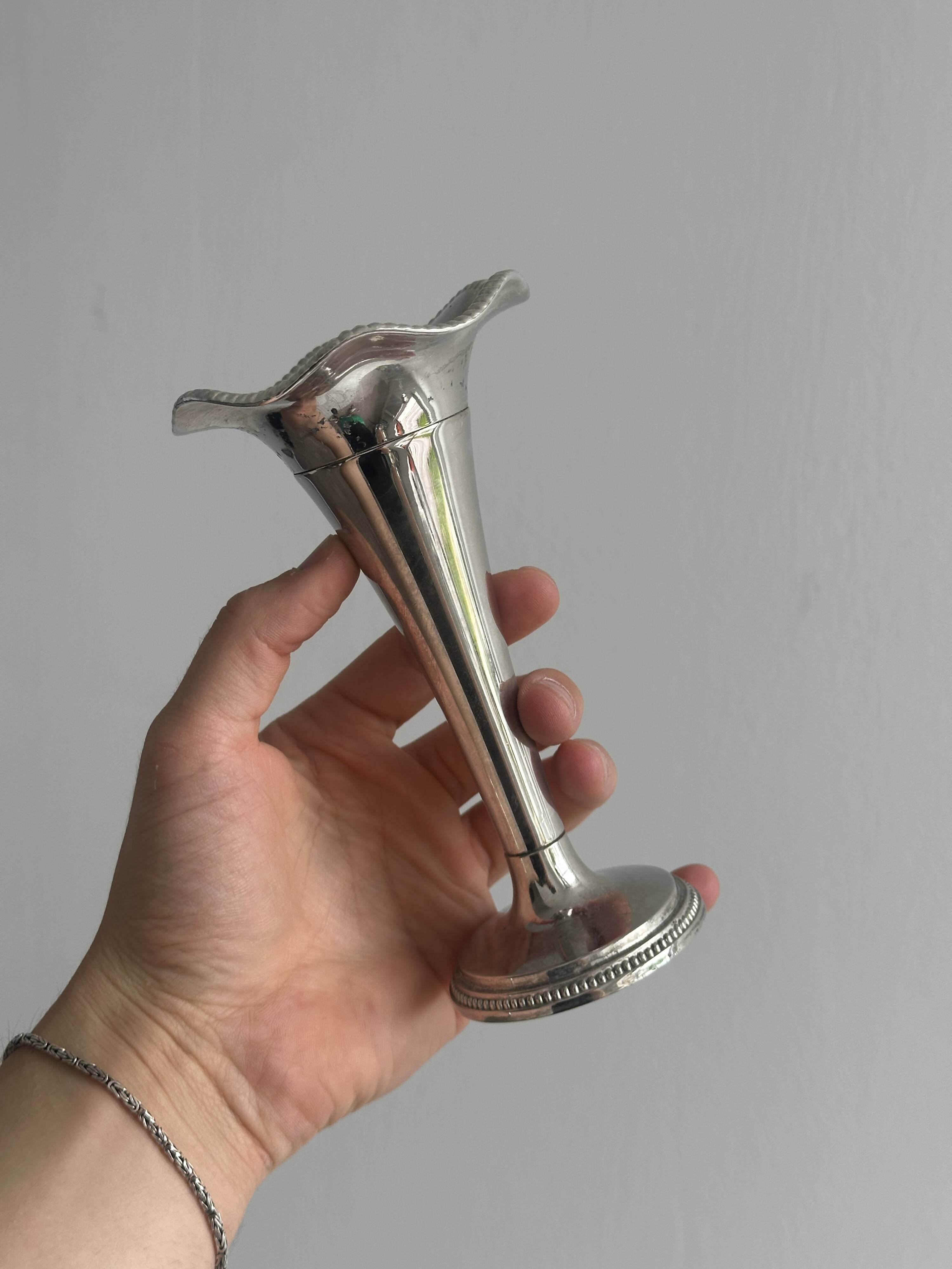 Metal single-flower vase