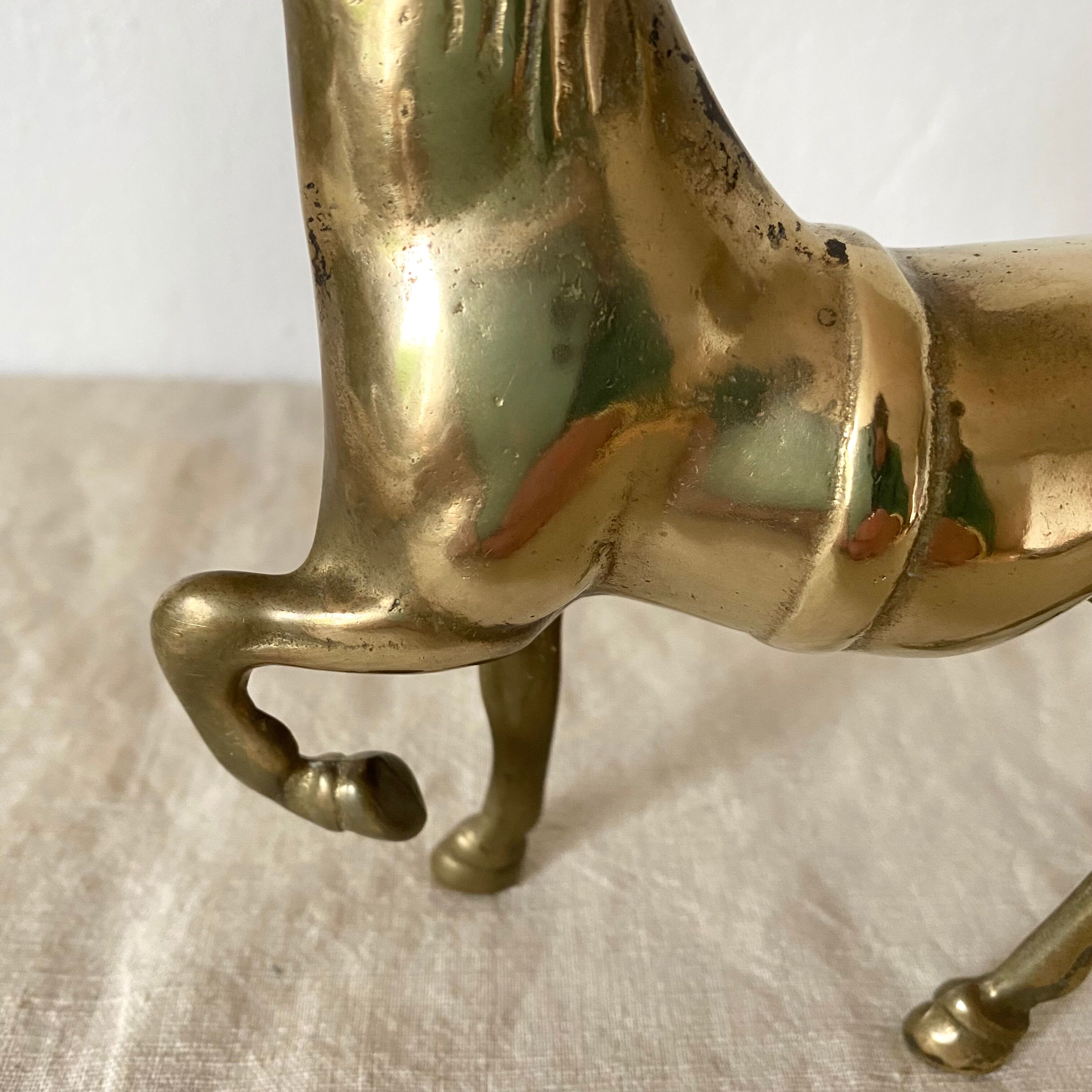 Cheval en laiton doré