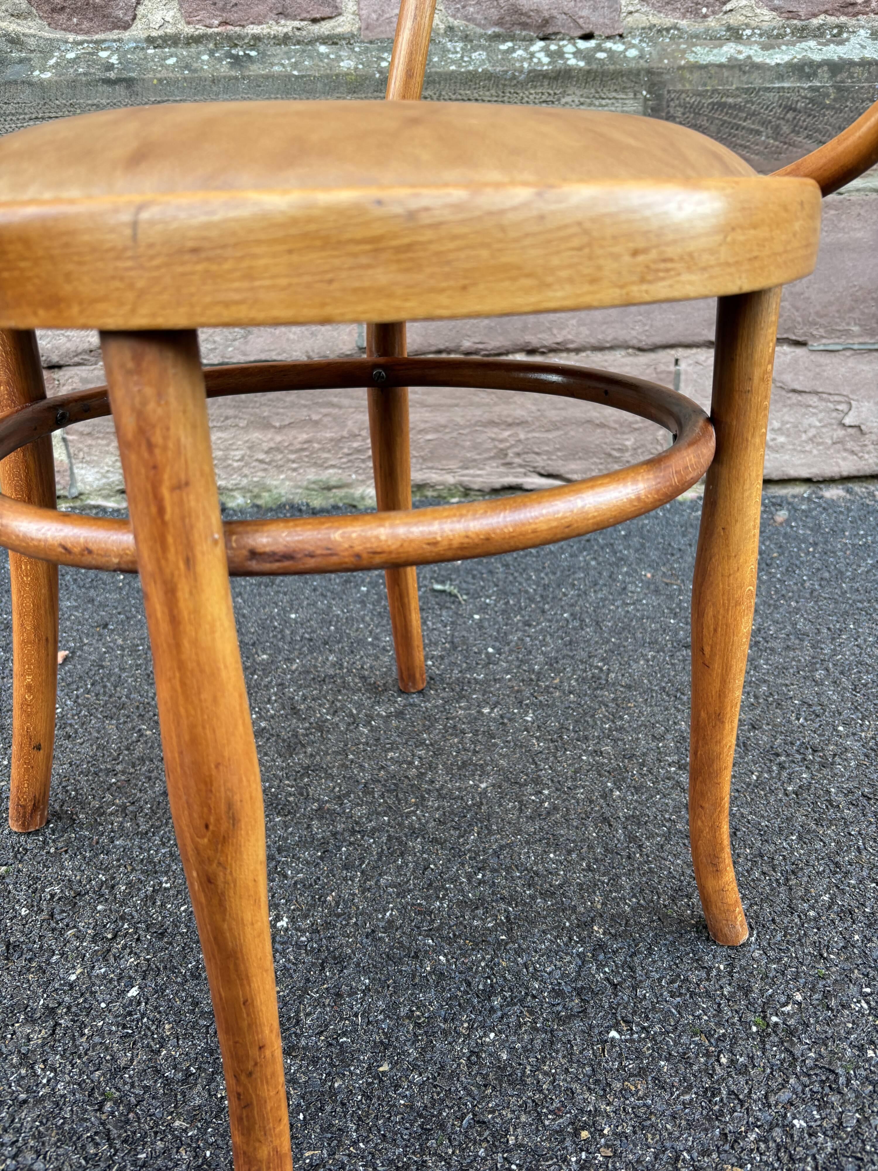 Authentic kohn b9 or le corbusier bentwood armchair