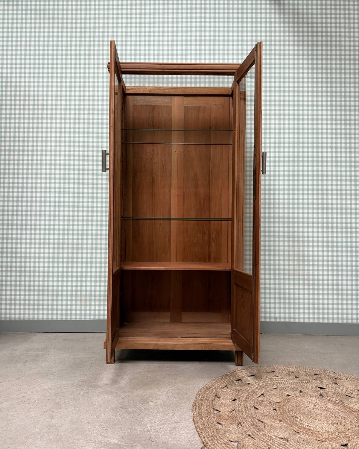 Large pharmacy display case (renovated)