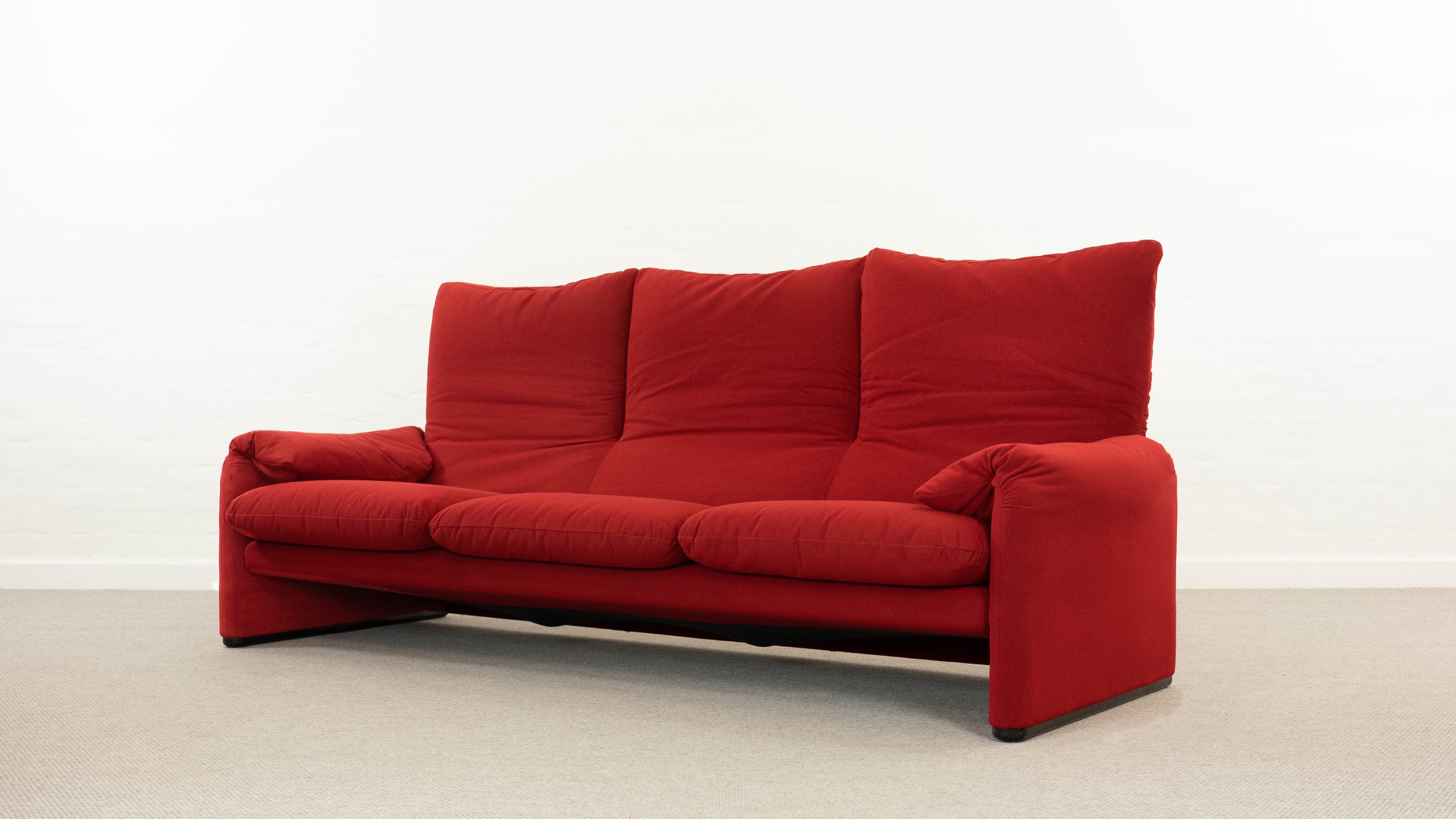 Maralunga 3-seater Sofa red by Vico Magistretti for Cassina, Italy
