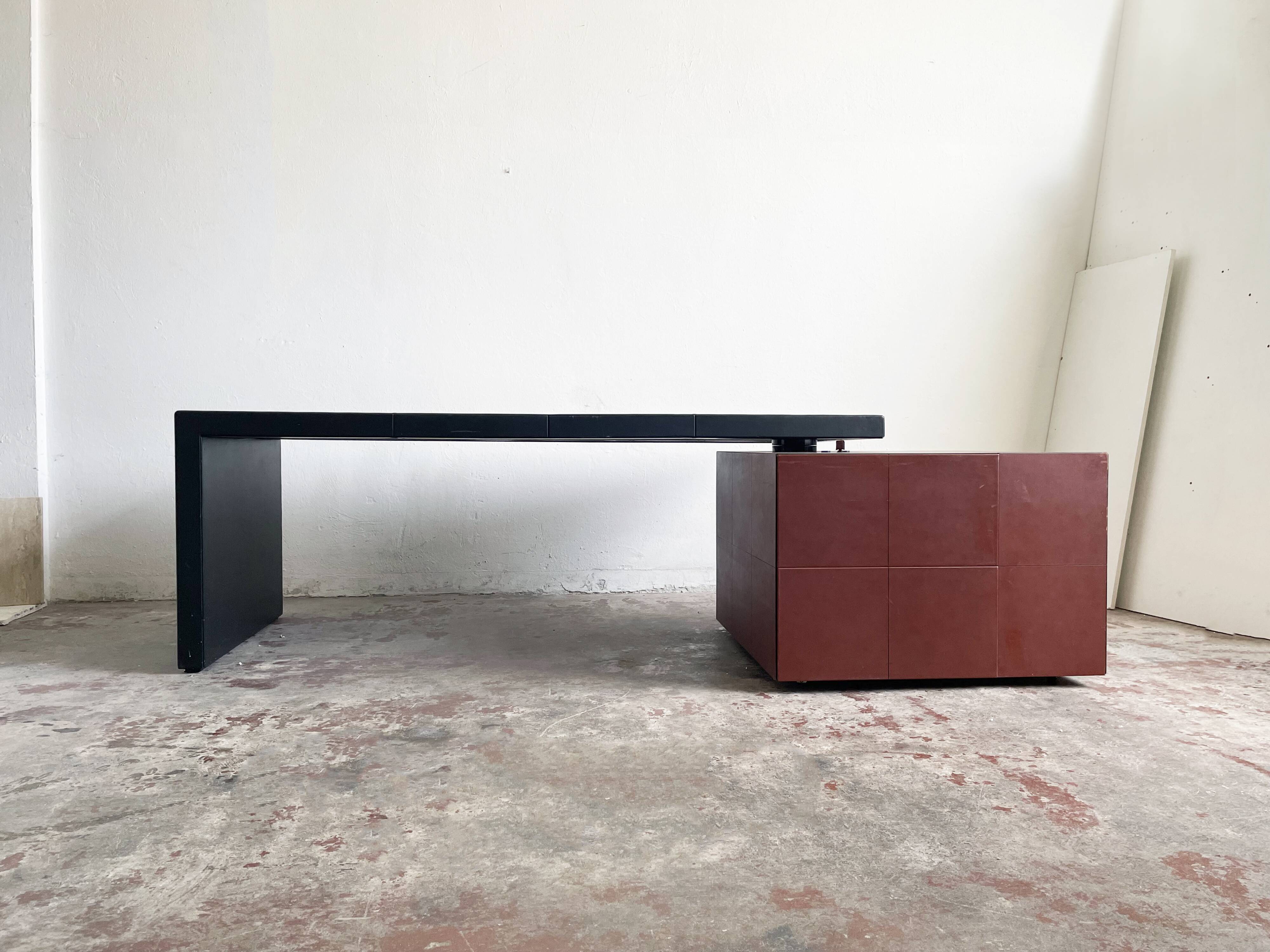 Bureau C.e.o. cube conçu par Lella & Massimo Vignelli pour Poltrona Frau, italie années 1990