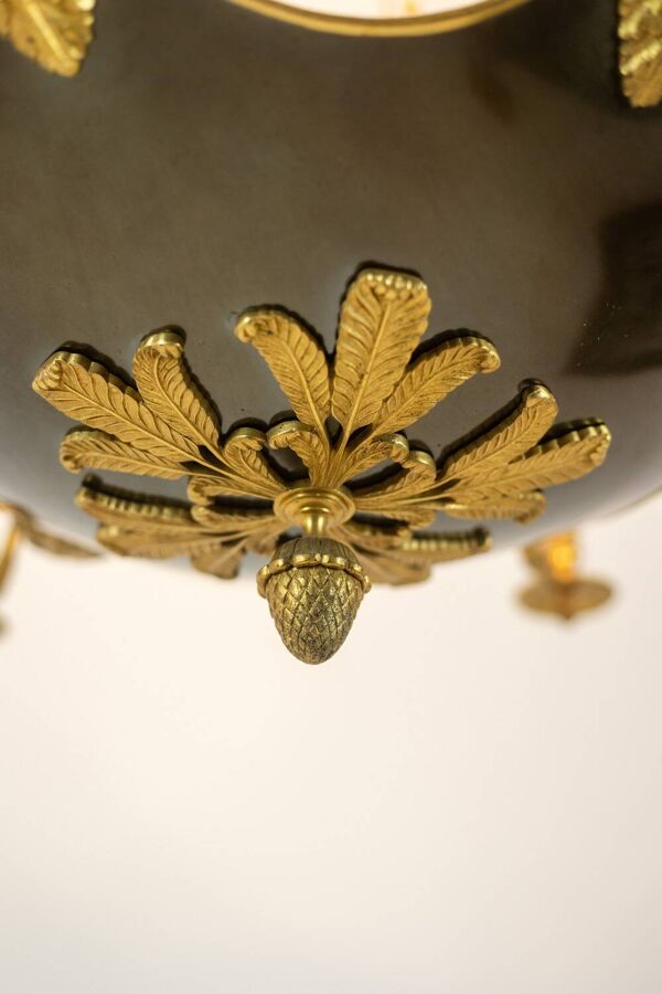 Maison Baguès. Lustre de style Empire en bronze doré. Années 1950.