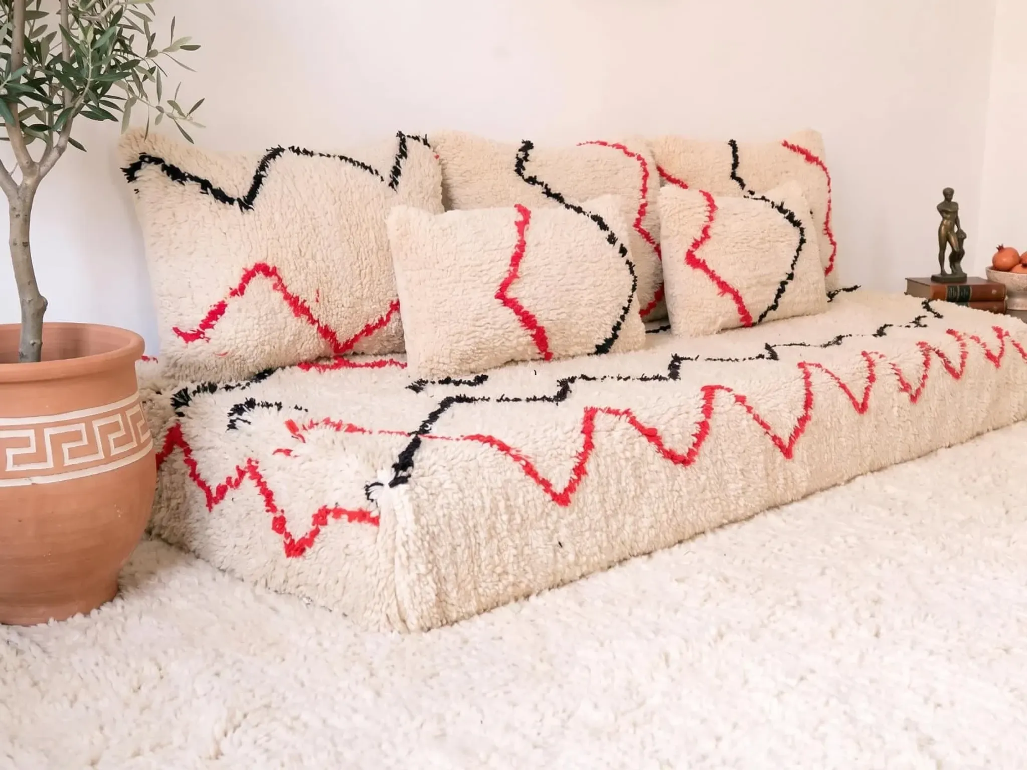 Canapé de sol en tapis Azilal fait main 180 cm avec coussins moelleux