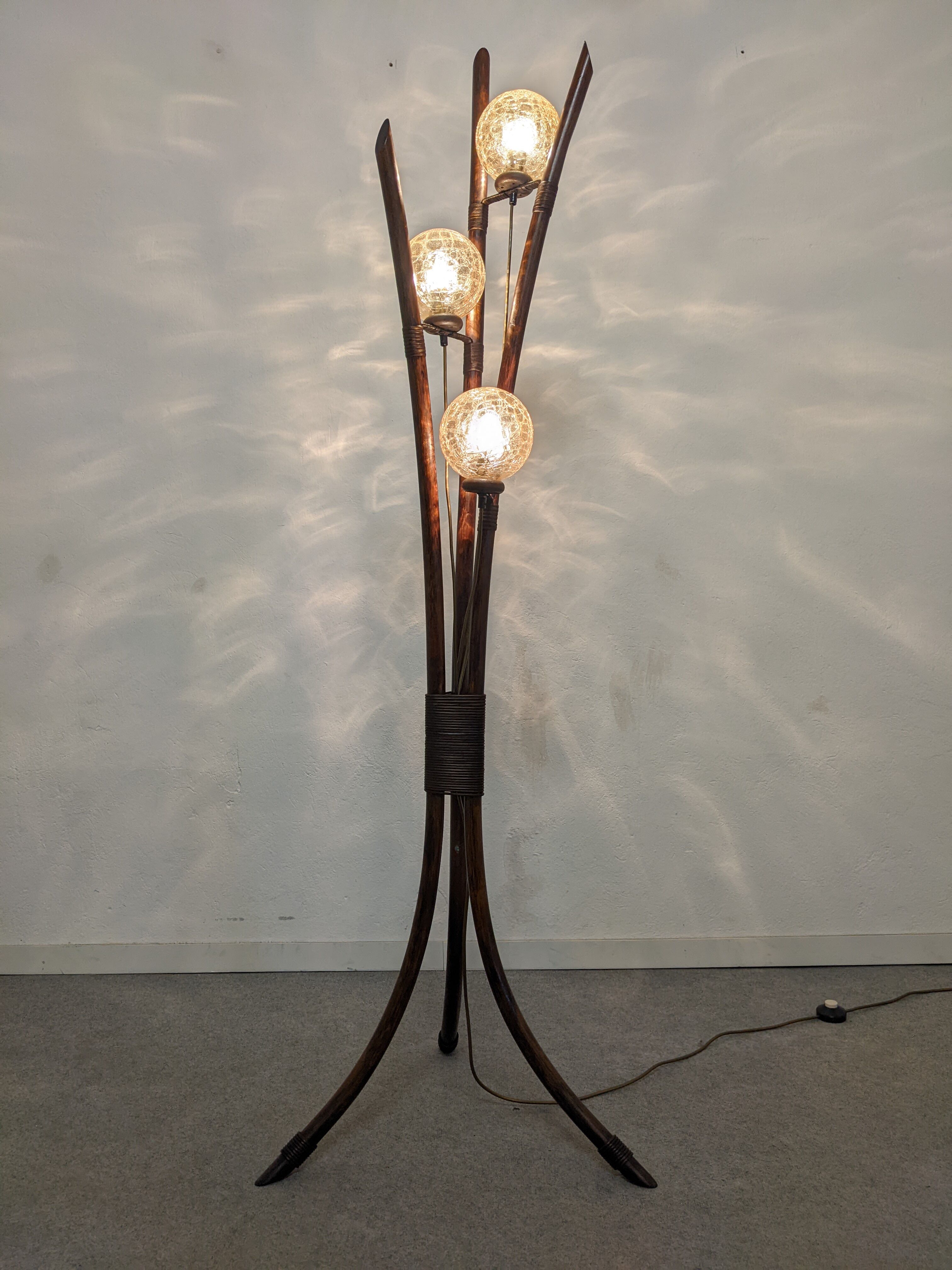 Tripod lamp in bamboo and glass from the 60s/70s