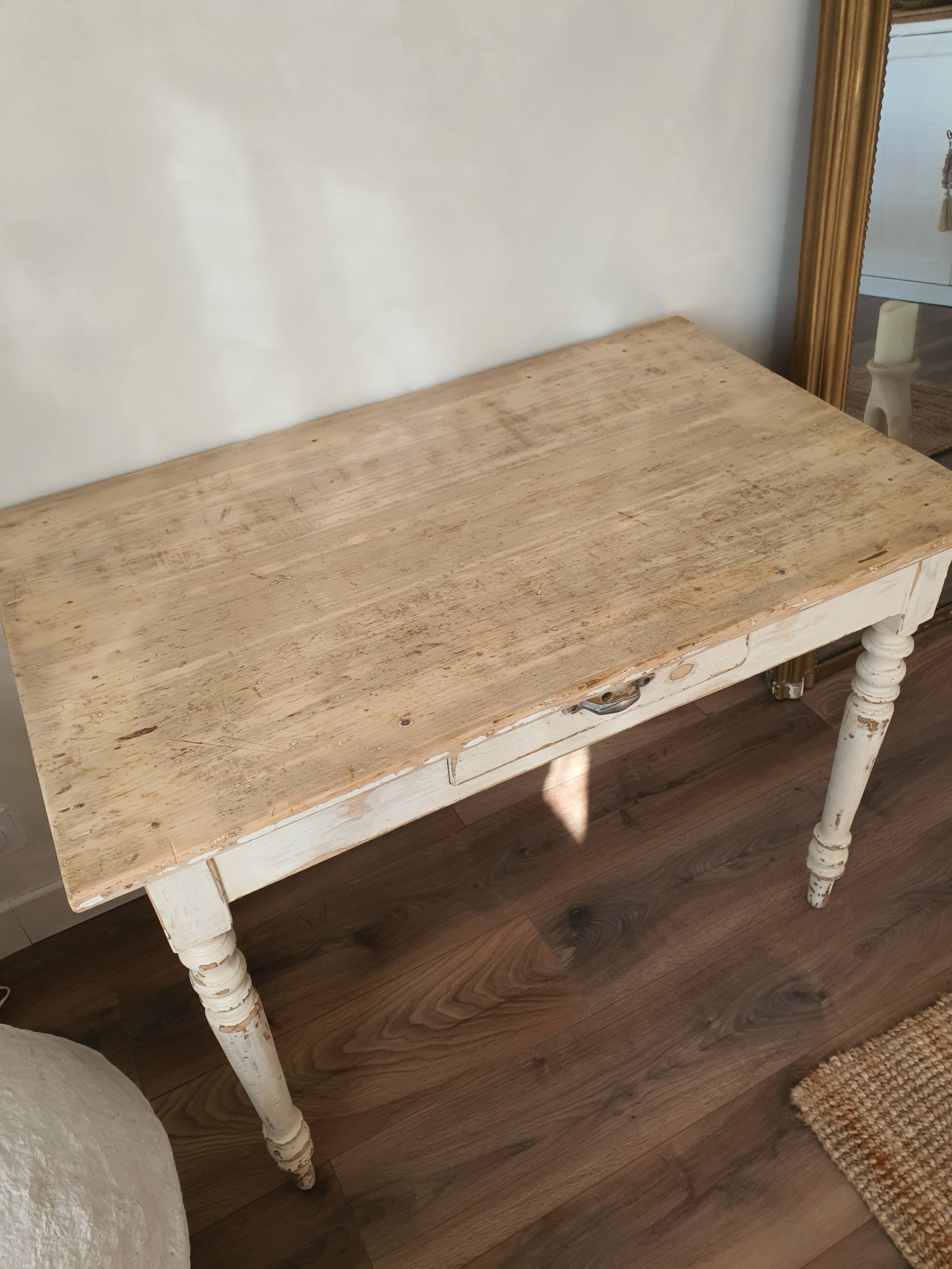 Vintage 1-drawer wooden table