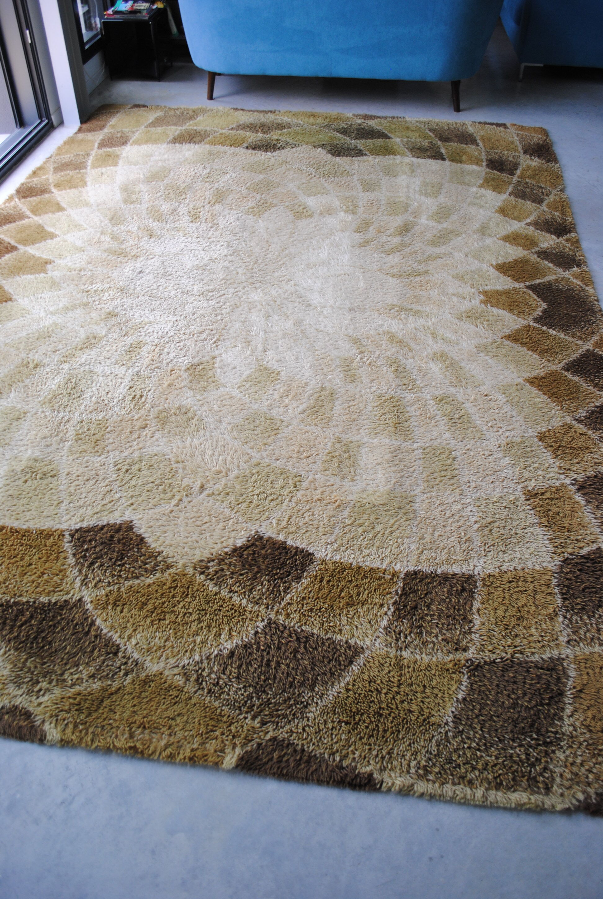 Vintage year 70s 250x350cm desso carpet