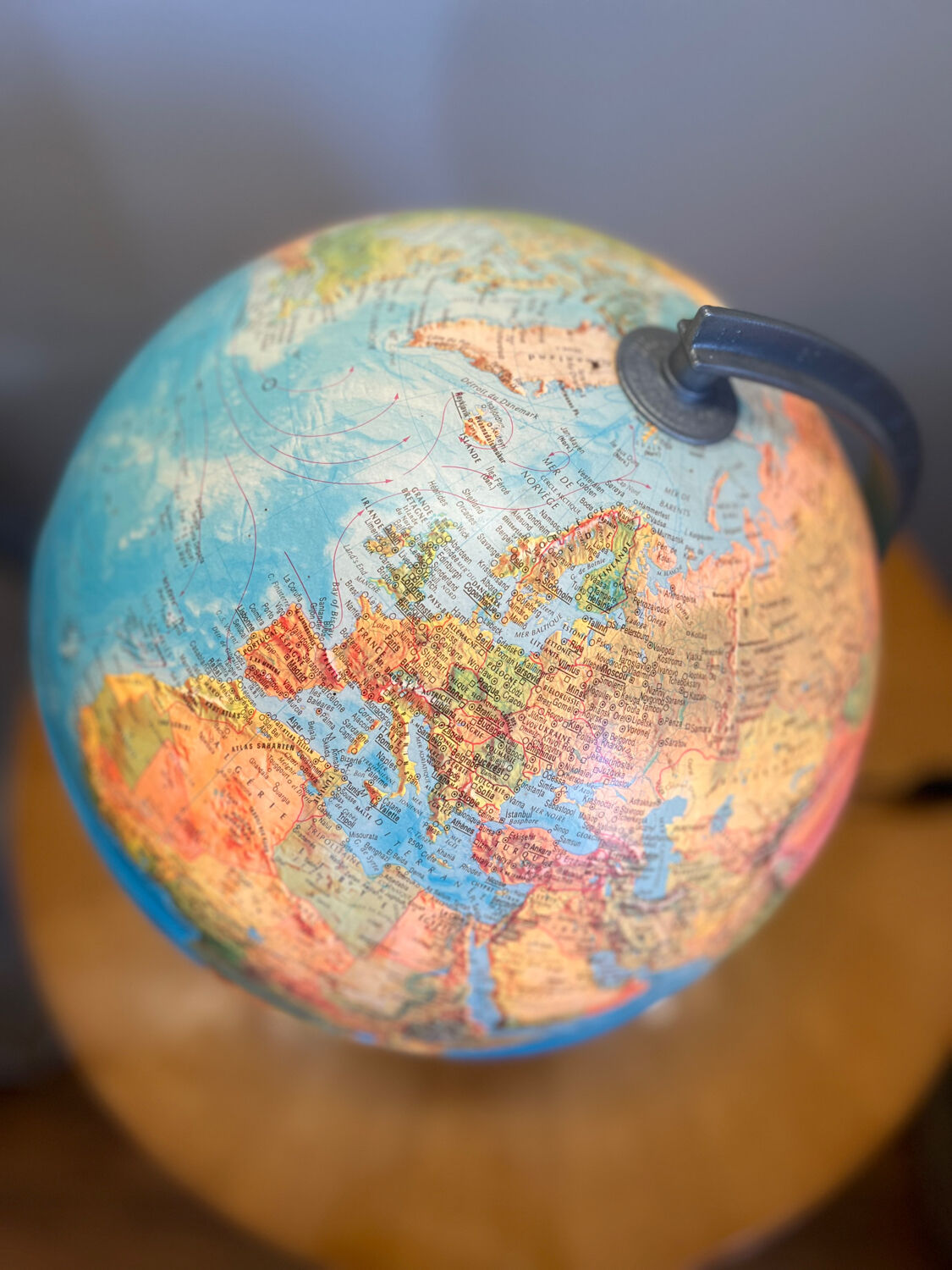 Globe terrestre lumineux vintage
