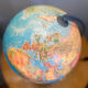 Globe terrestre lumineux vintage