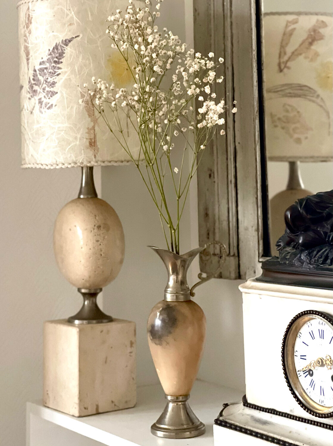 2 alabaster soliflores