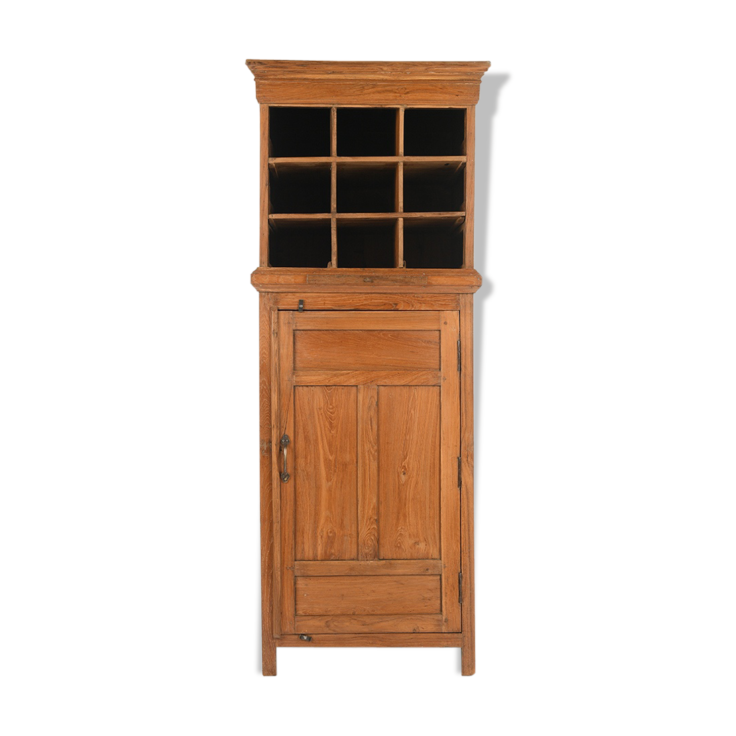 Cabinet à 9 casiers et 1 placard en bois