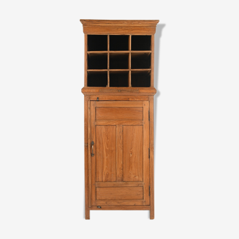 Cabinet with 9 lockers and 1 wooden closet