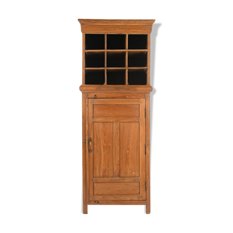 Cabinet with 9 lockers and 1 wooden closet