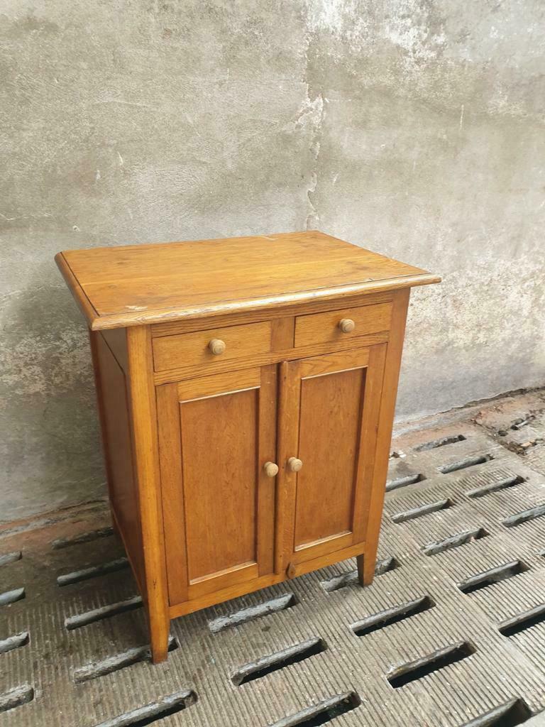 Commode en chêne coffre de tiroirs