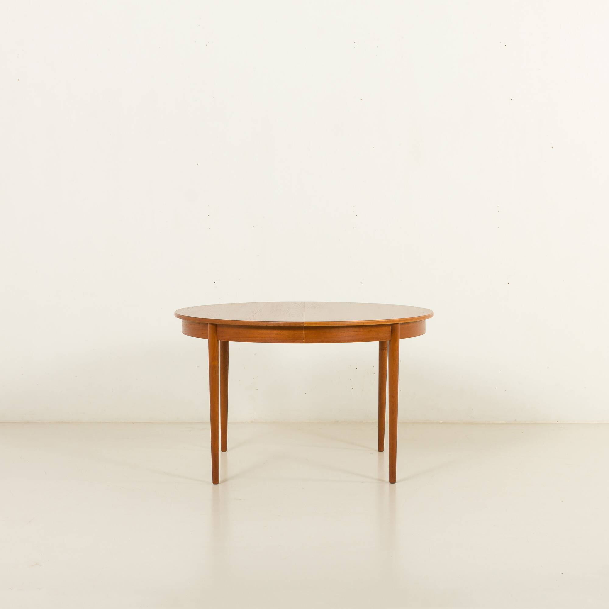 Table extensible en teck danois avec 2 allonges, années 1960.