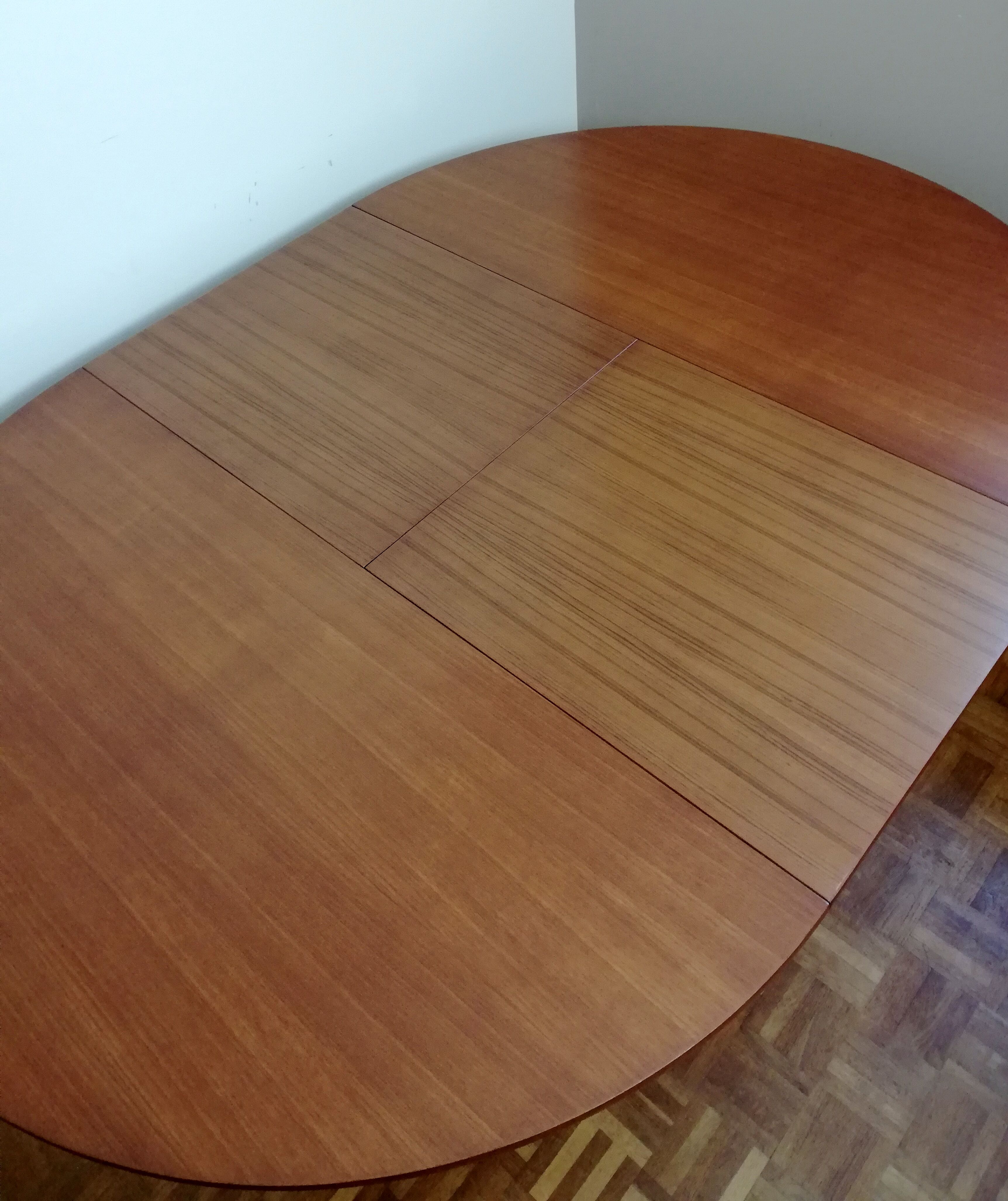 Scandinavian Extendable Roundtable