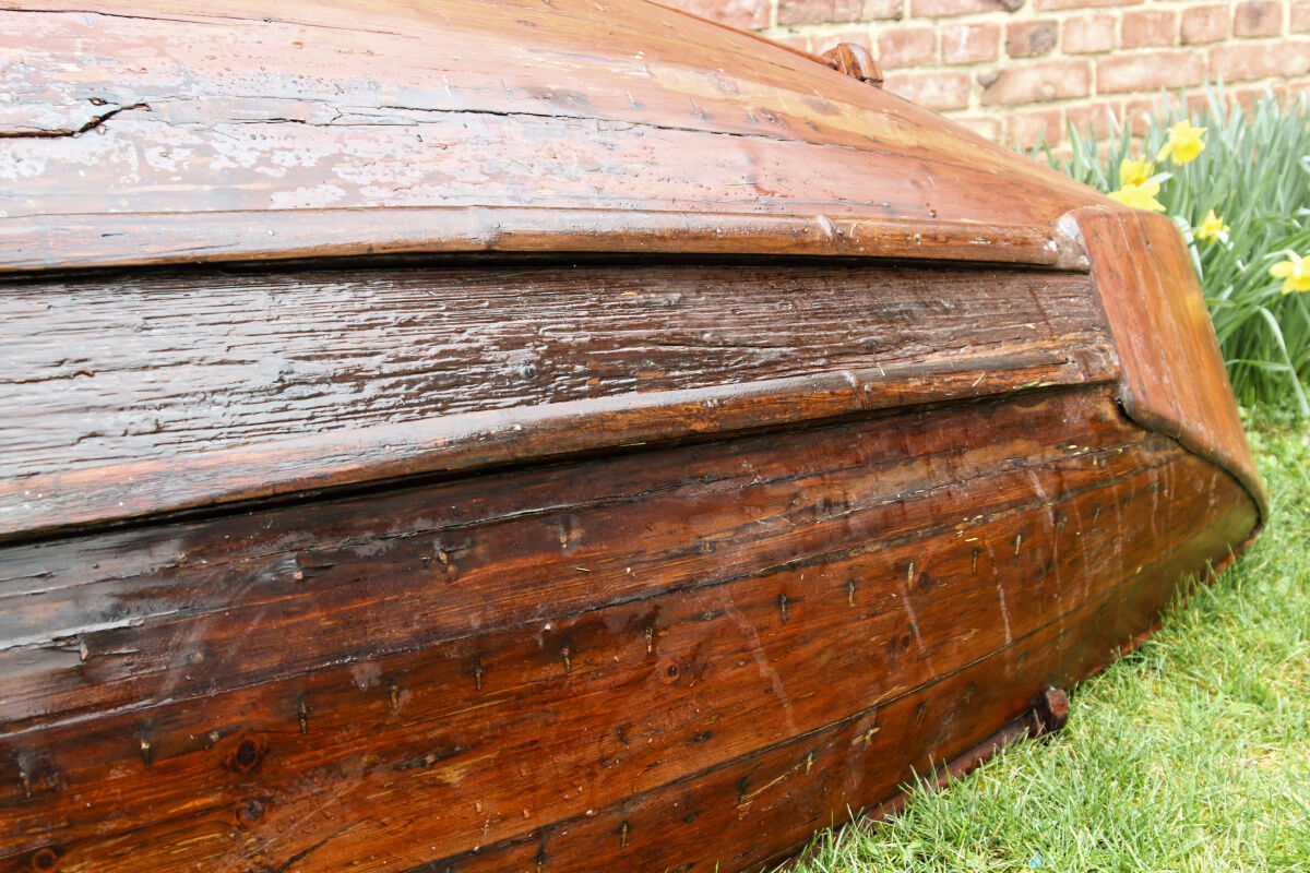 Ancient Picardy boat in solid wood