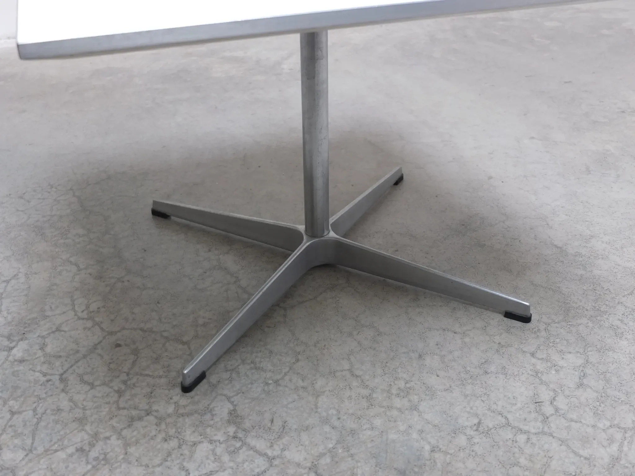 Table carrée ou table basse par Arne Jacobsen pour Fritz Hansen, 1978