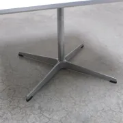 Table carrée ou table basse par Arne Jacobsen pour Fritz Hansen, 1978