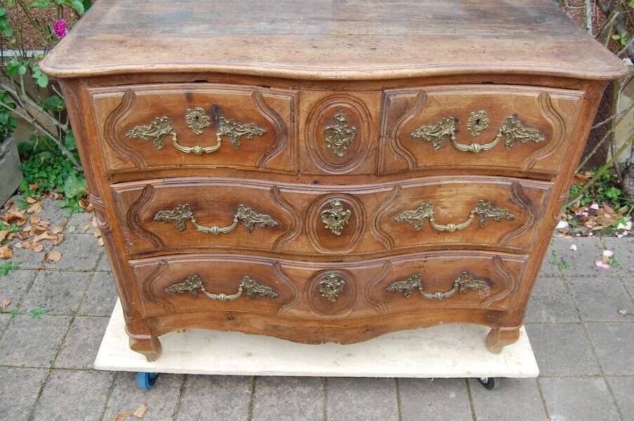Louis XV period chest of drawers in walnut from the 18th century (undergoing restoration)