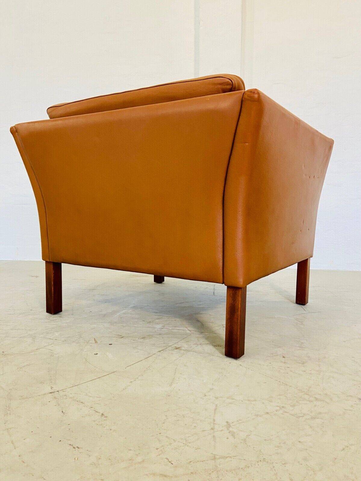 Fauteuil lounge scandinave vintage en cuir cognac, style milieu du siècle