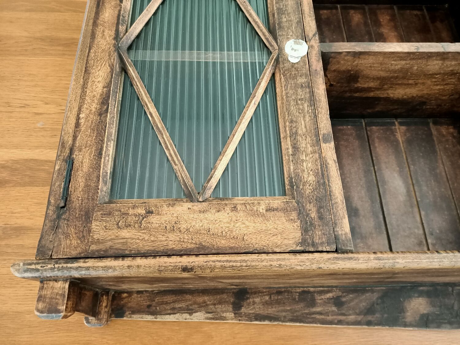 Patinated wall cabinet 2 doors